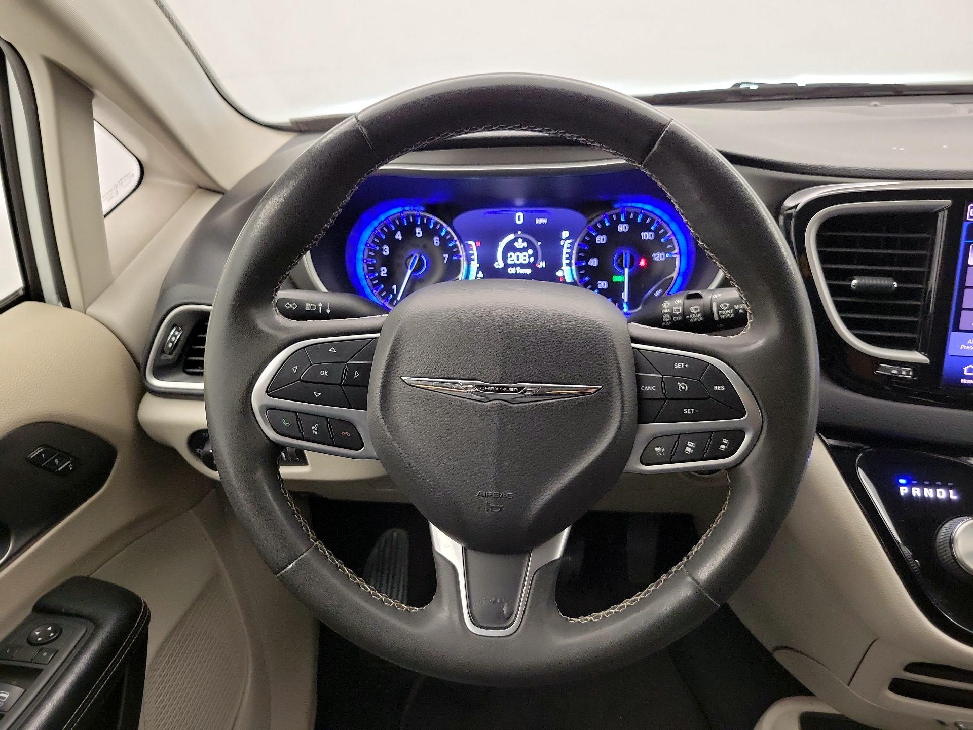 Thumbnail: 2022 Chrysler Pacifica - 10