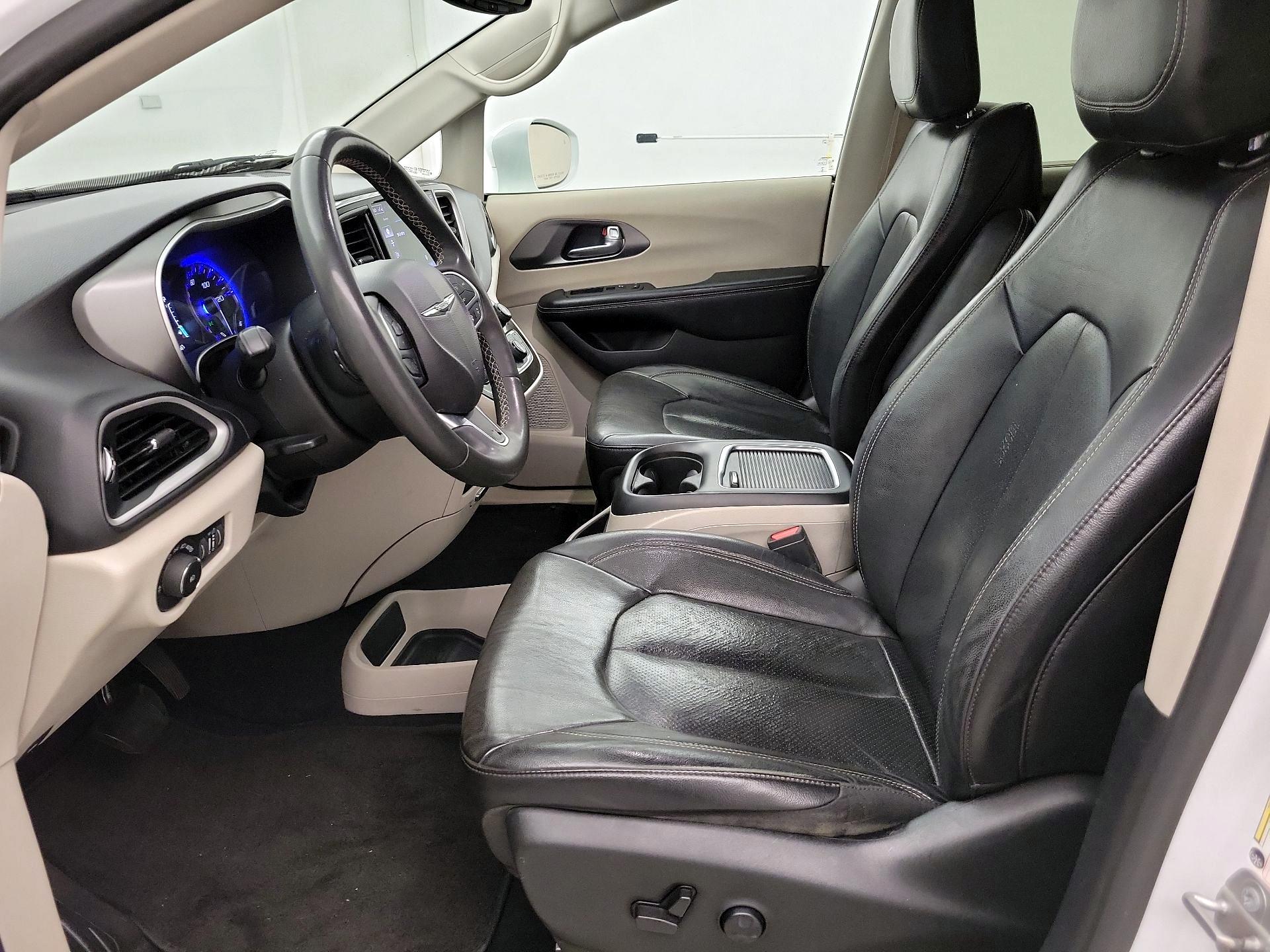 Thumbnail: 2022 Chrysler Pacifica - 11