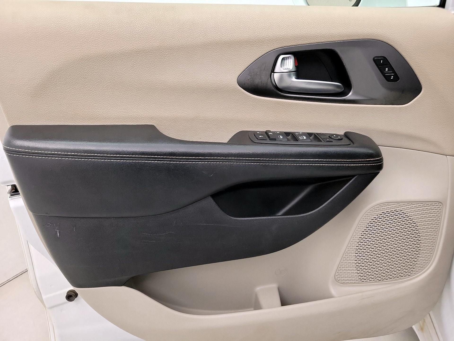 Thumbnail: 2022 Chrysler Pacifica - 12