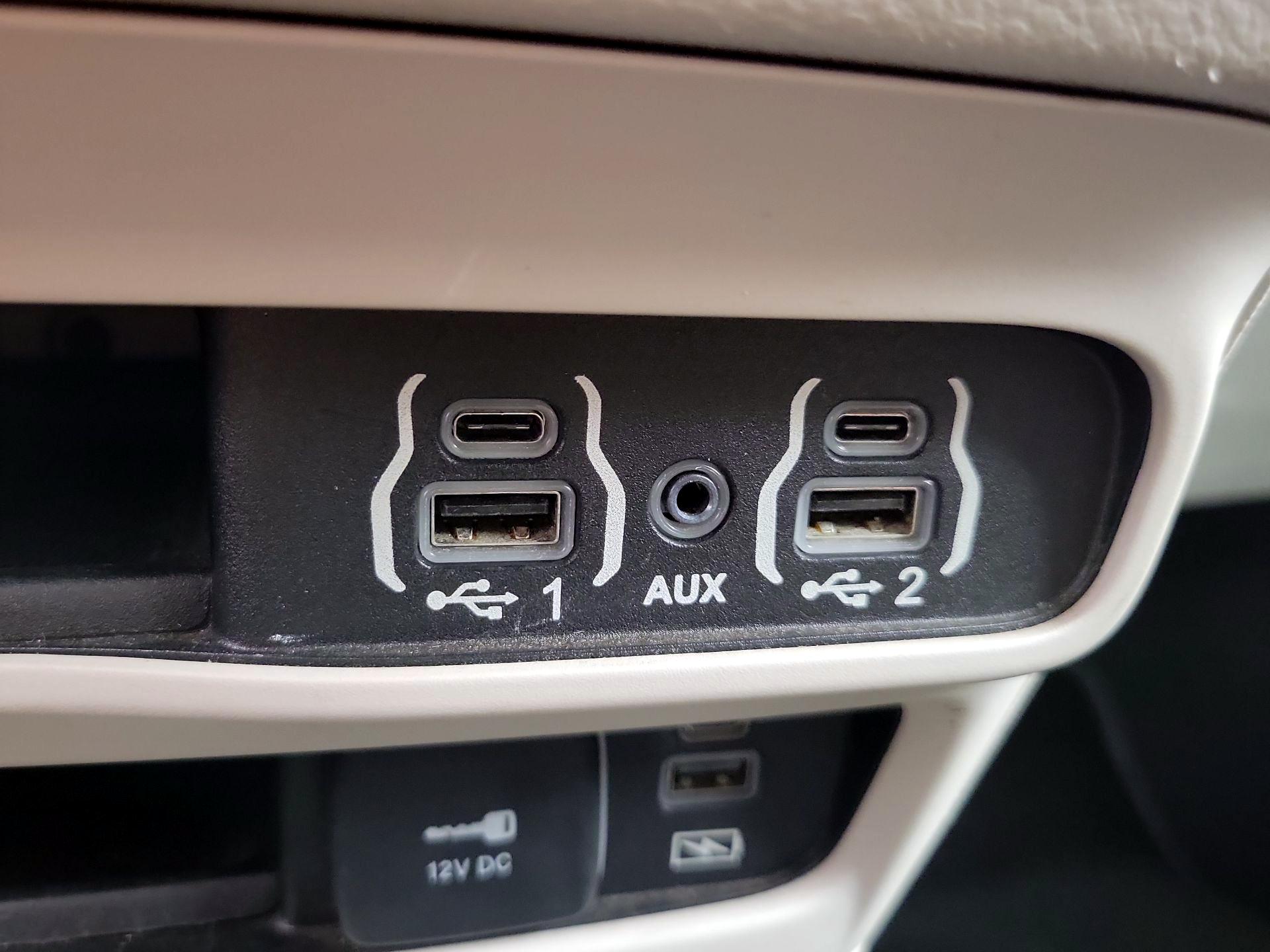 Thumbnail: 2022 Chrysler Pacifica - 18