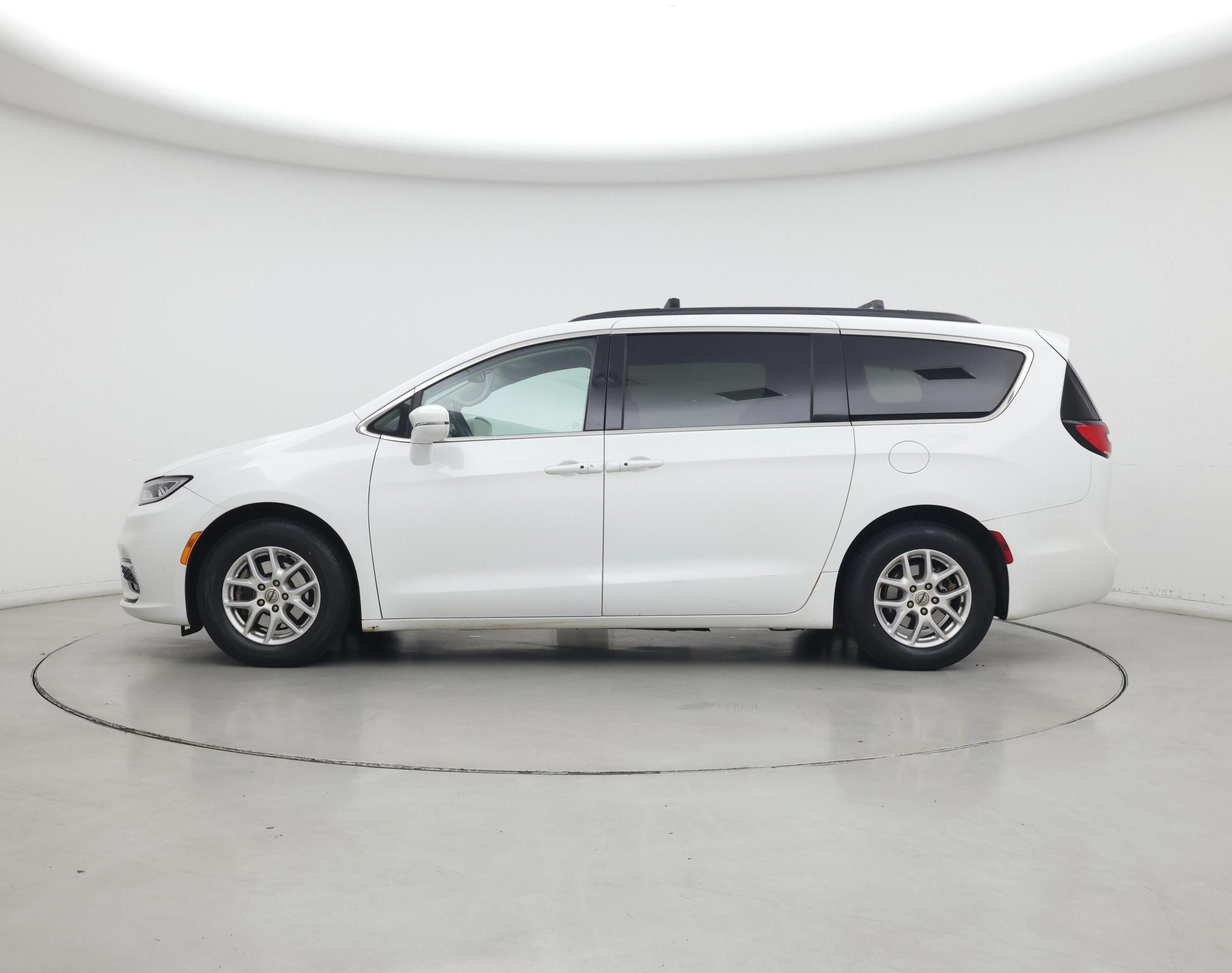 Thumbnail: 2022 Chrysler Pacifica - 3