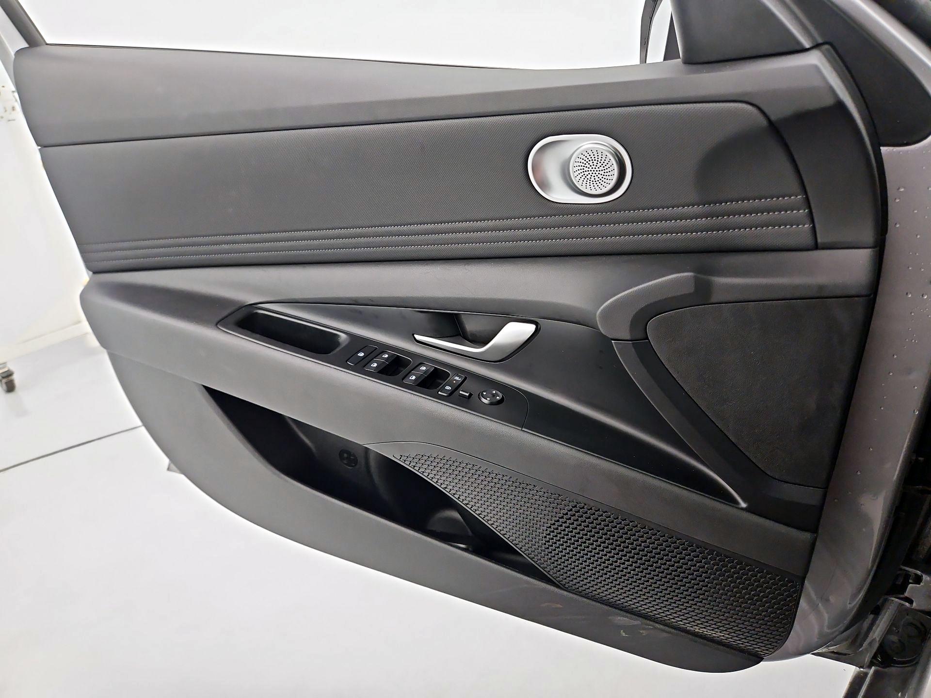Thumbnail: 2025 Hyundai Elantra - 12