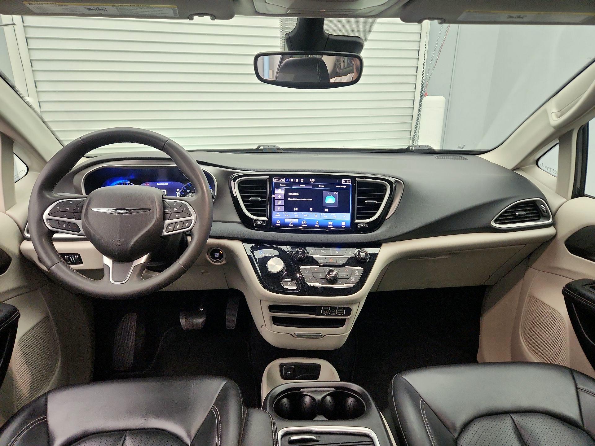Thumbnail: 2023 Chrysler Pacifica - 9