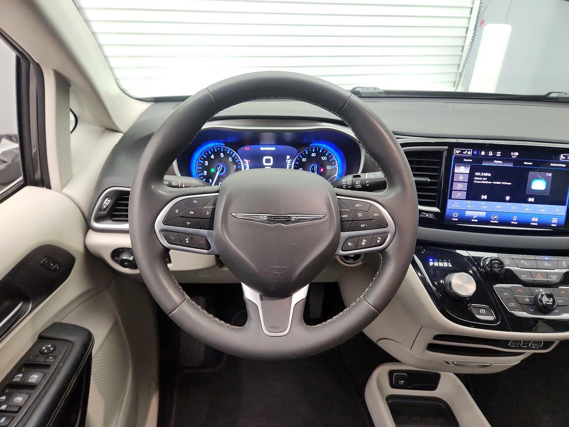 Thumbnail: 2023 Chrysler Pacifica - 10