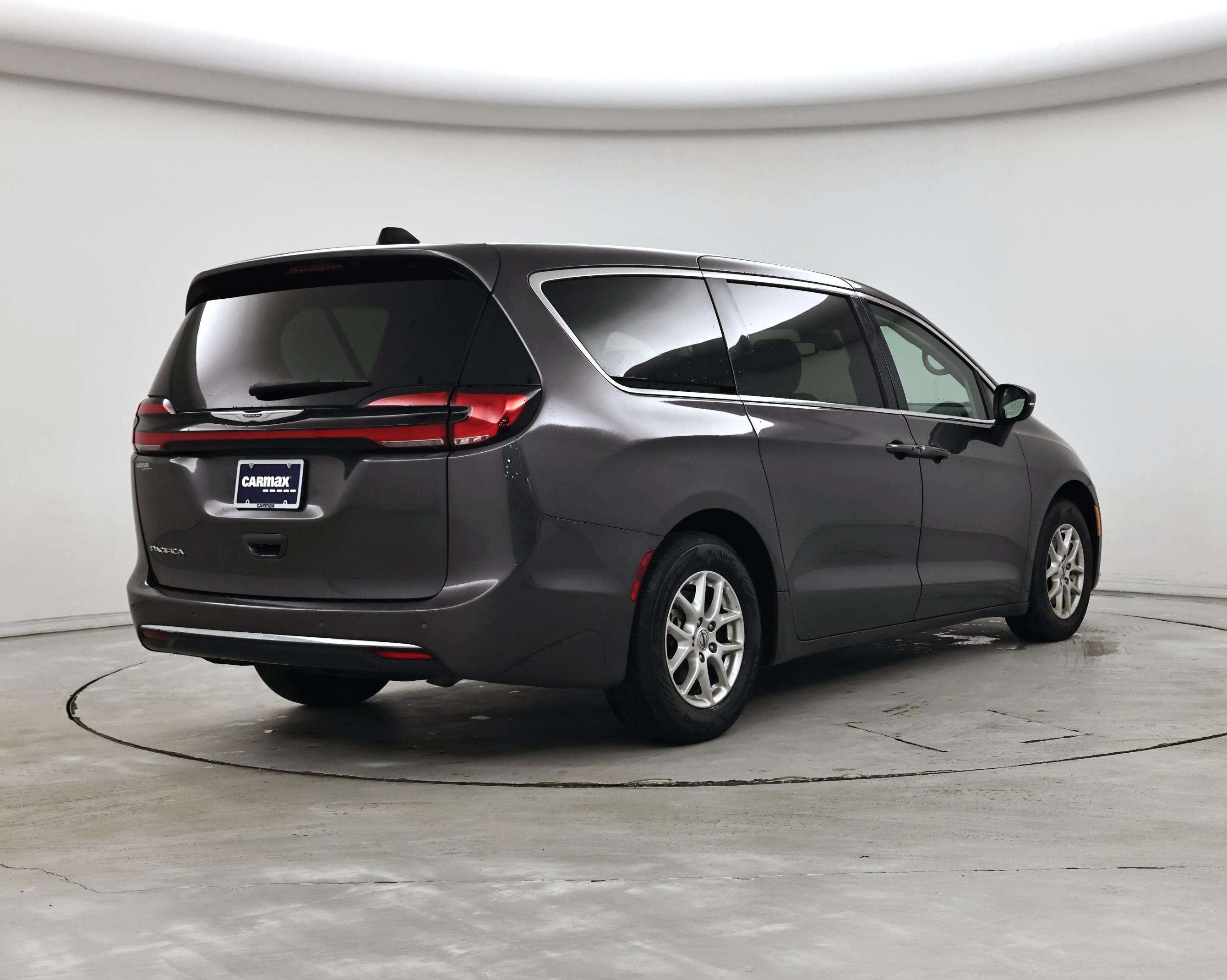 Thumbnail: 2023 Chrysler Pacifica - 8