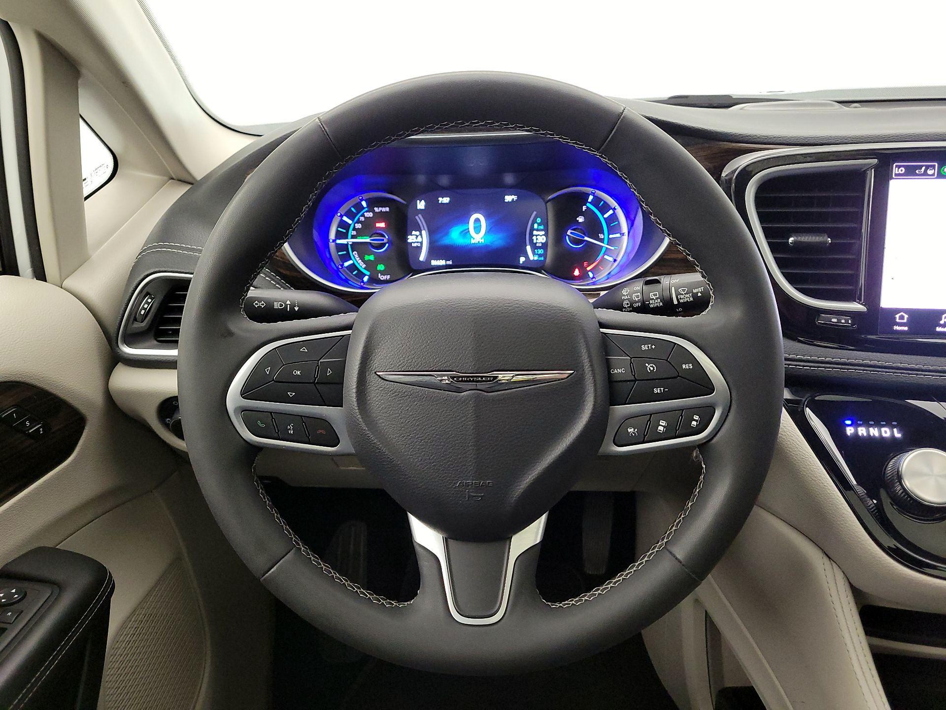 Thumbnail: 2023 Chrysler Pacifica - 10