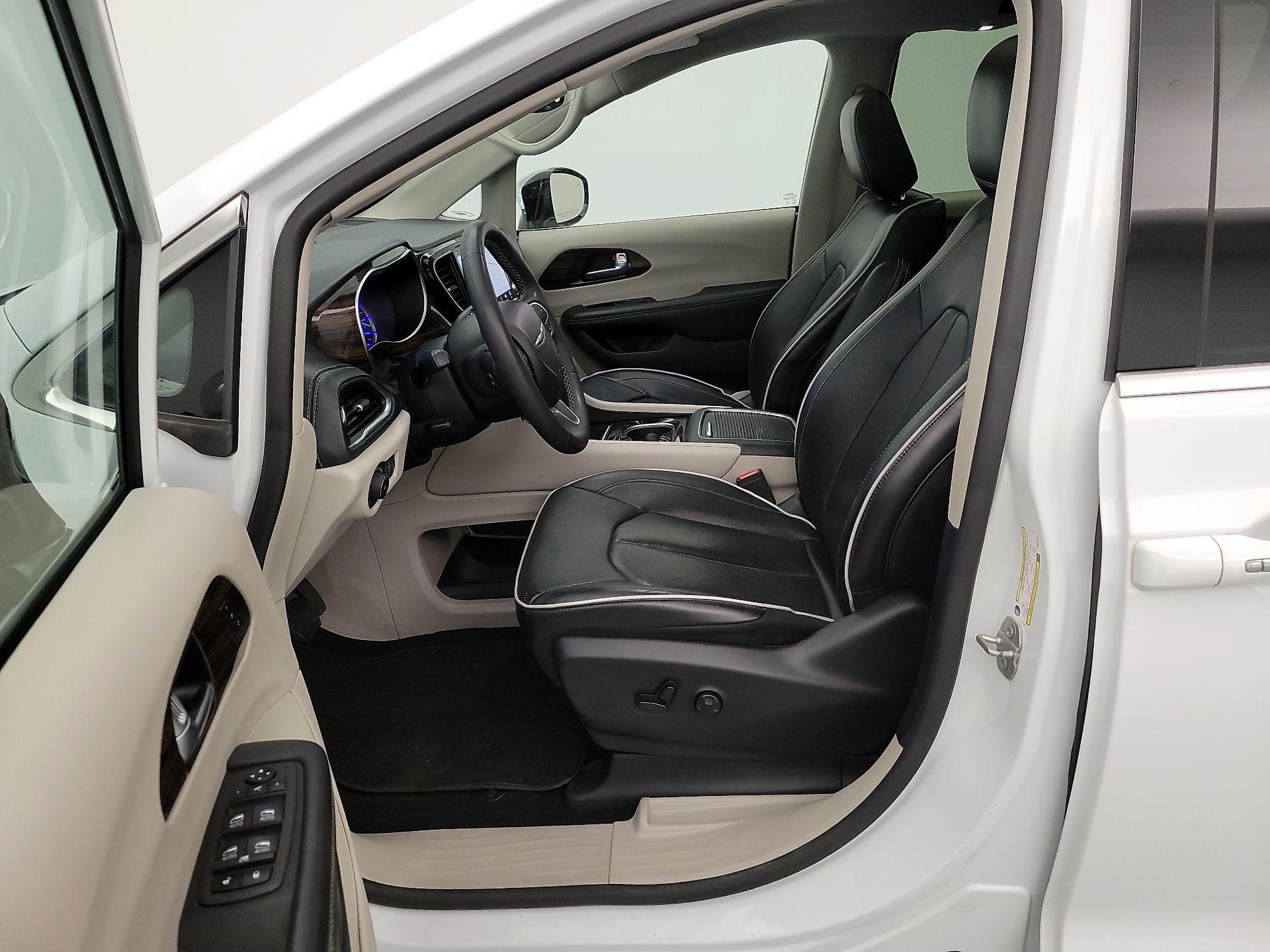 Thumbnail: 2023 Chrysler Pacifica - 11