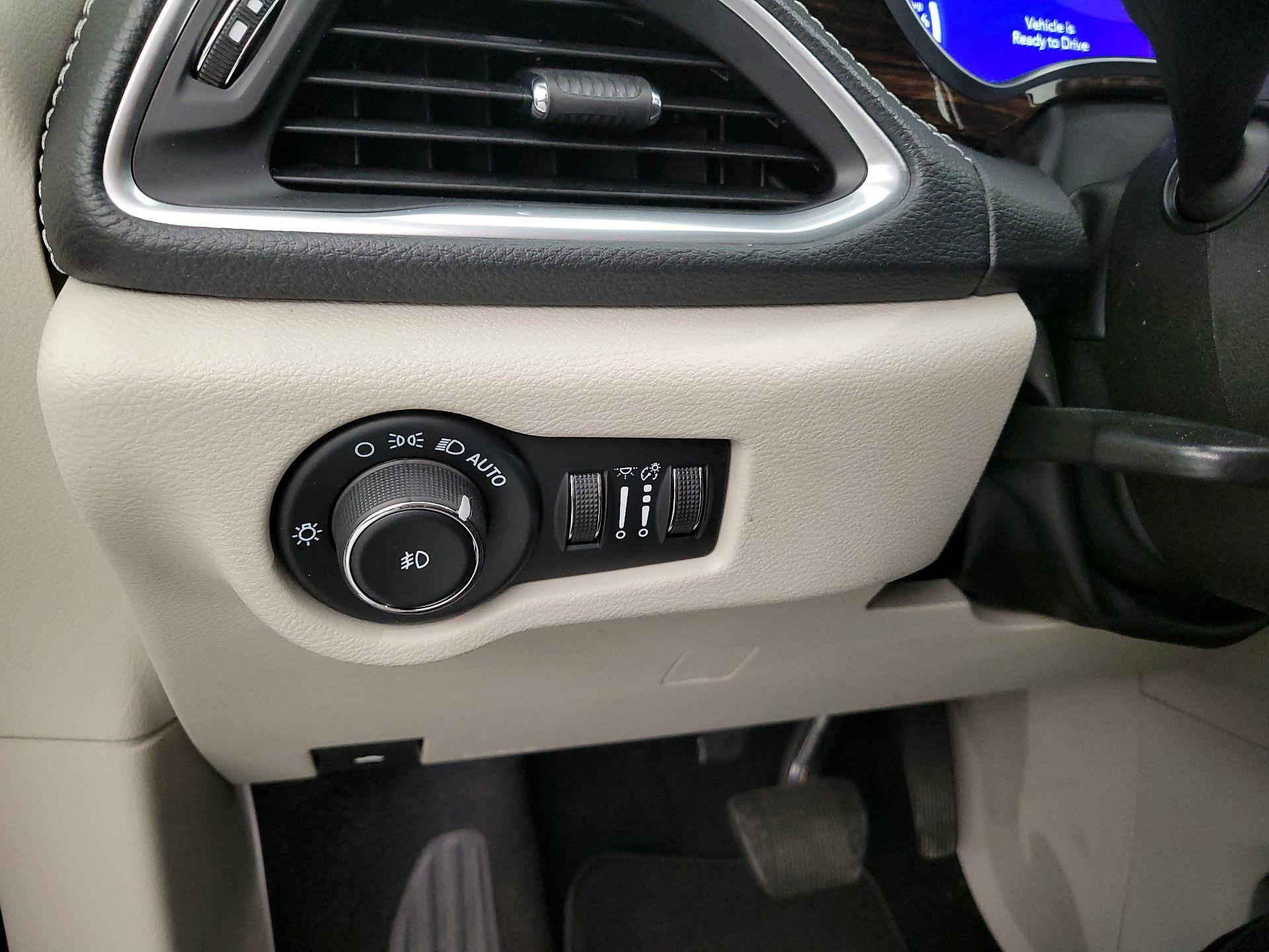 Thumbnail: 2023 Chrysler Pacifica - 13