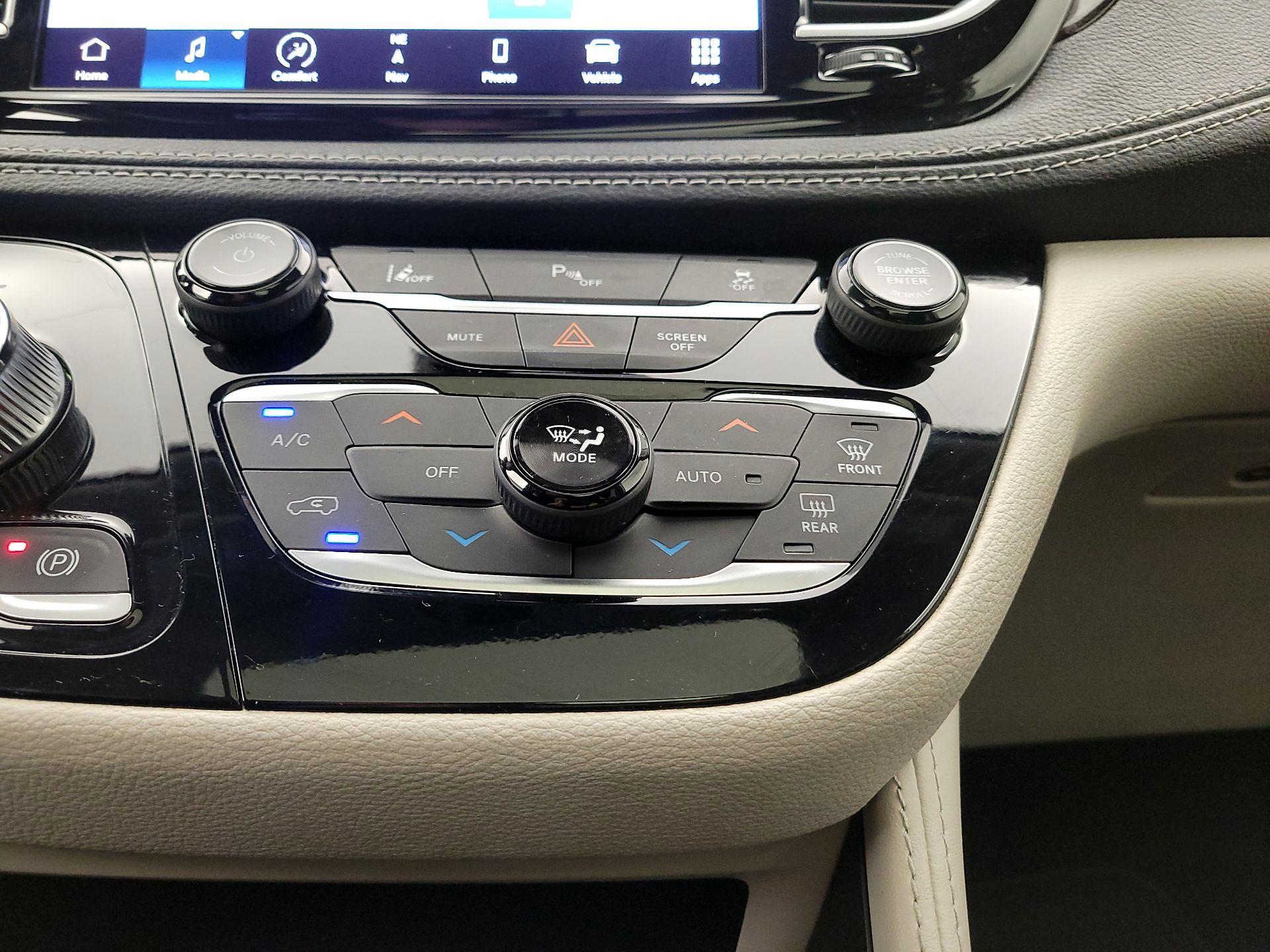 Thumbnail: 2023 Chrysler Pacifica - 17