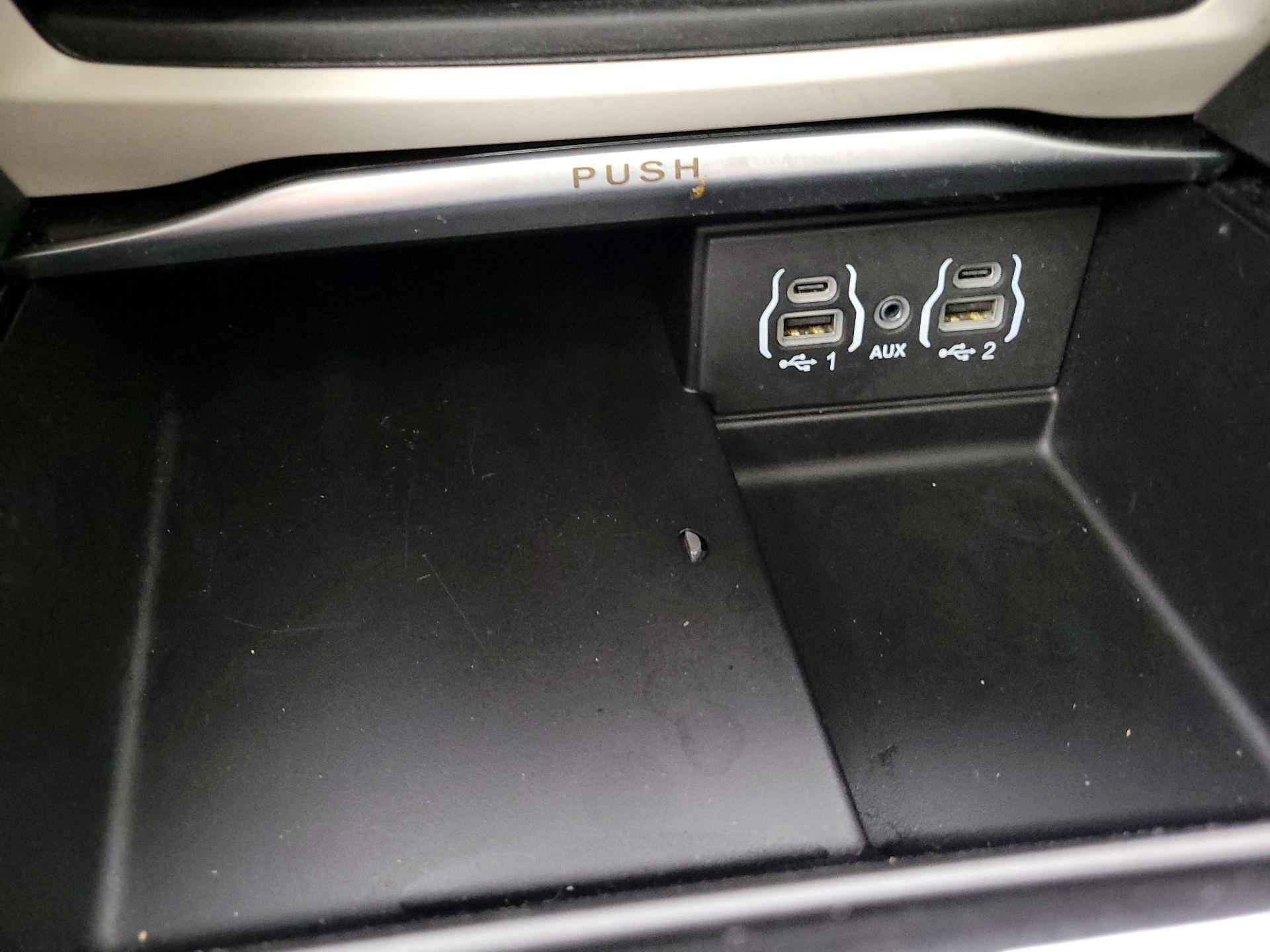 Thumbnail: 2023 Chrysler Pacifica - 19