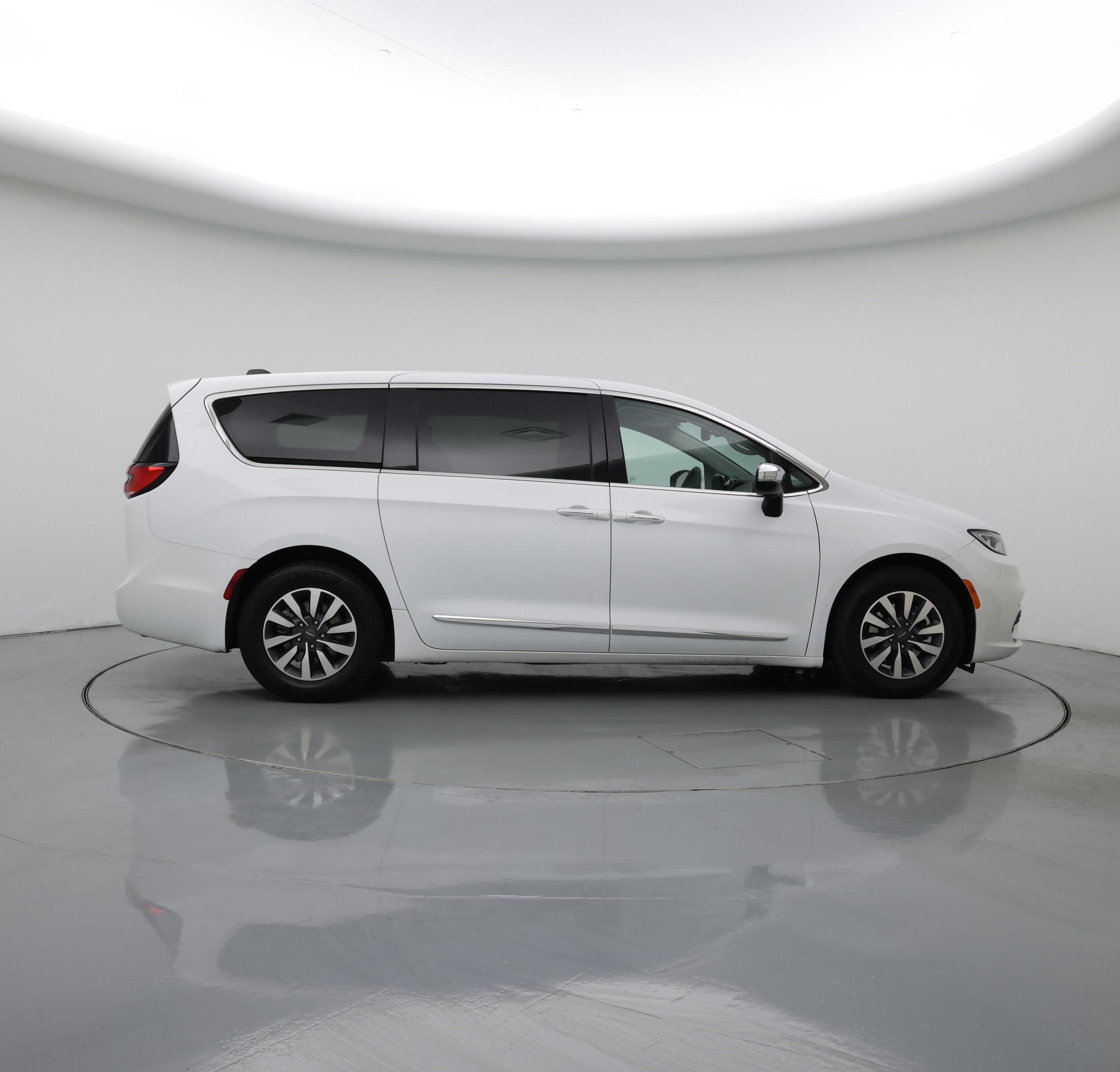 Thumbnail: 2023 Chrysler Pacifica - 7