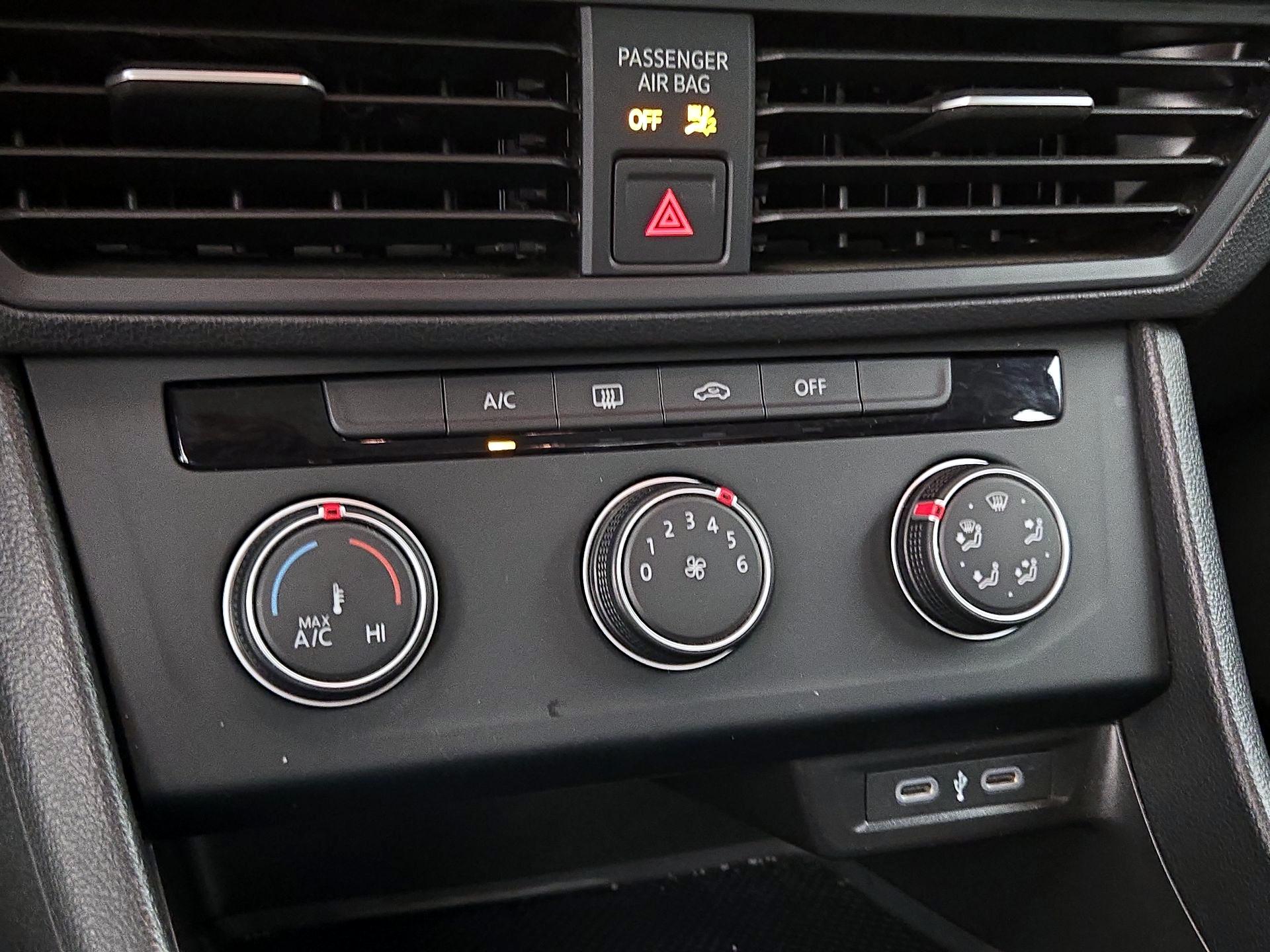 Thumbnail: 2024 Volkswagen Jetta - 16