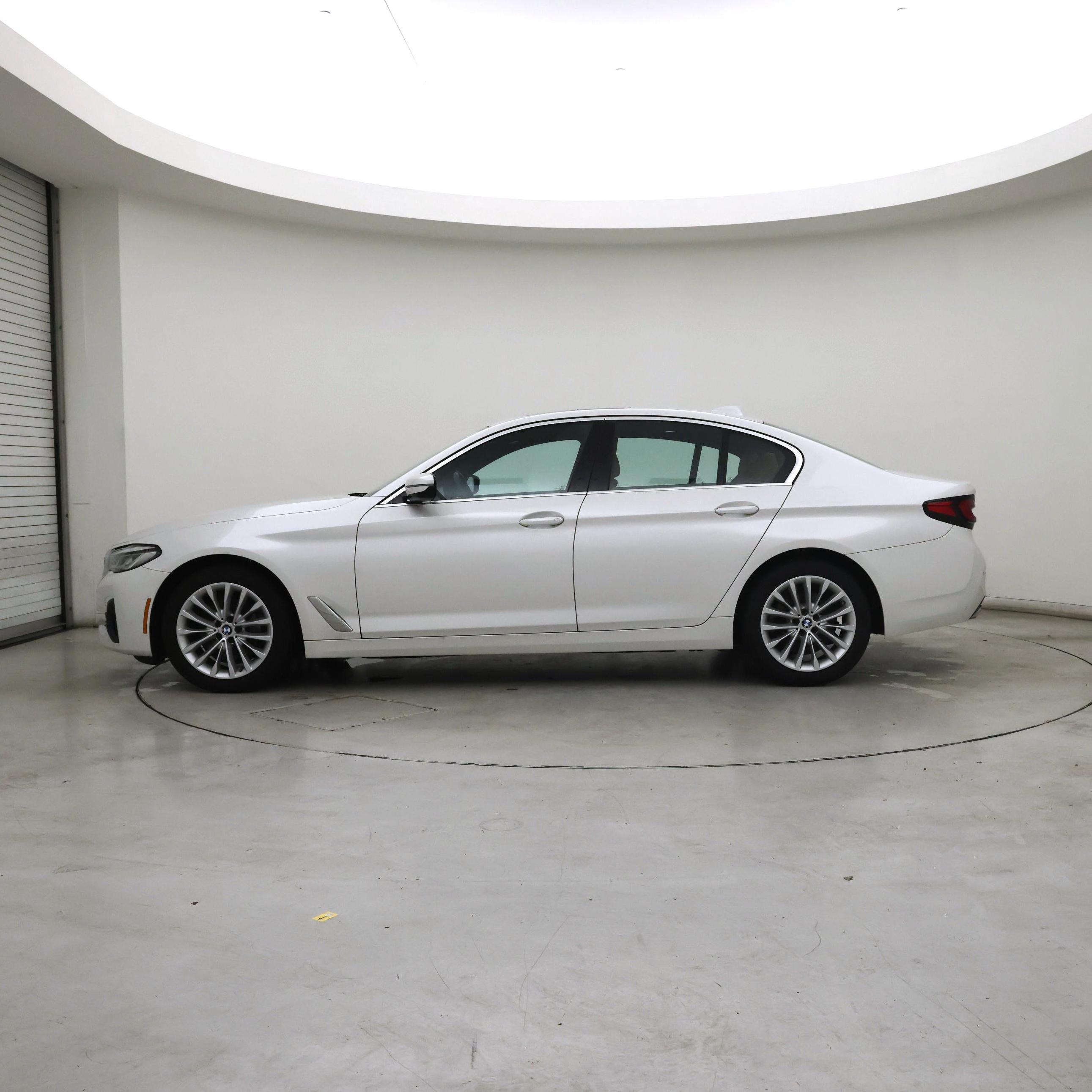 Thumbnail: 2023 BMW 5 Series - 3