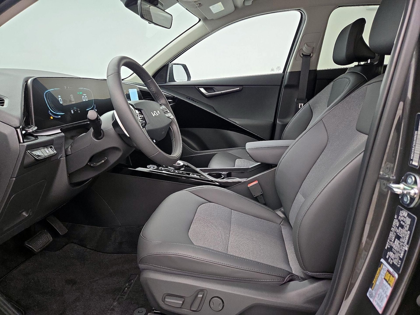 2025 Kia Niro EX - Photo 12