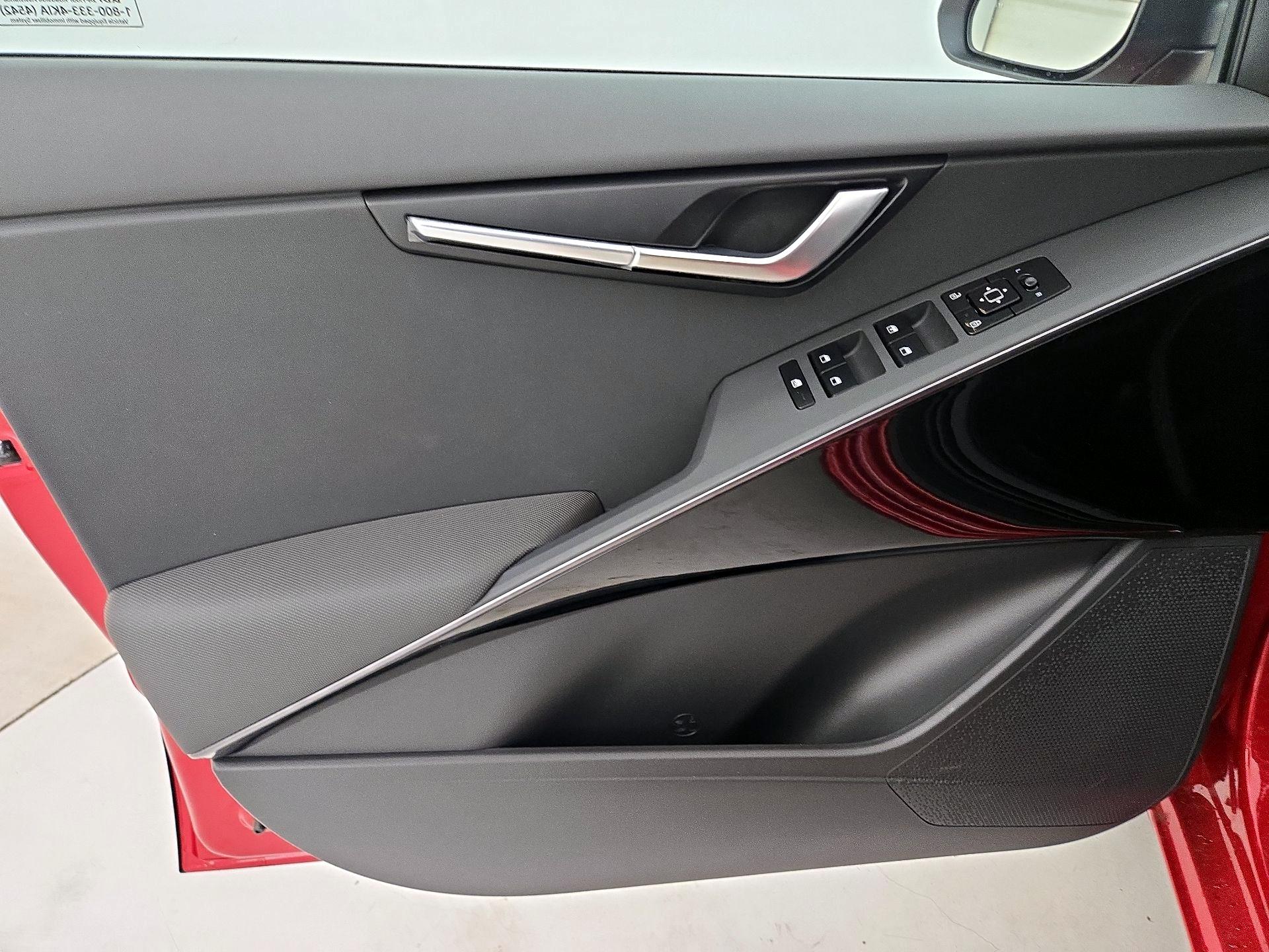 Thumbnail: 2025 Kia Niro - 12