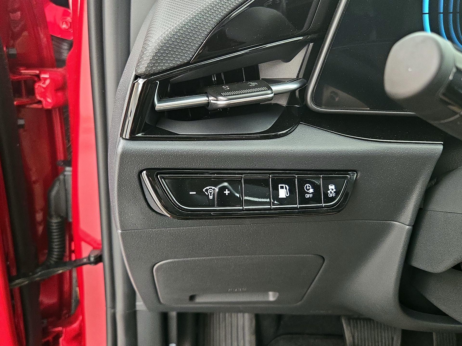 Thumbnail: 2025 Kia Niro - 13