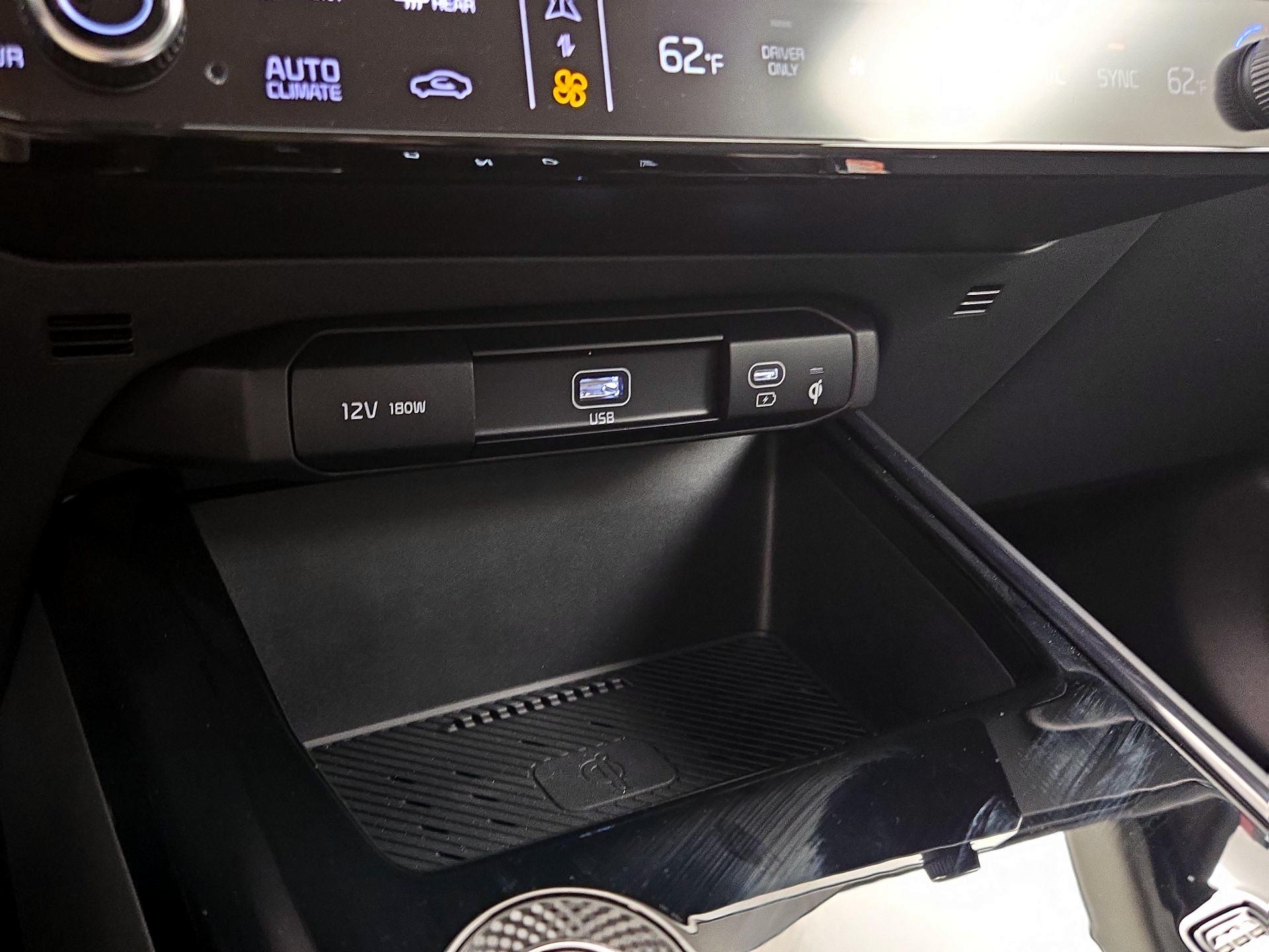 Thumbnail: 2025 Kia Niro - 19