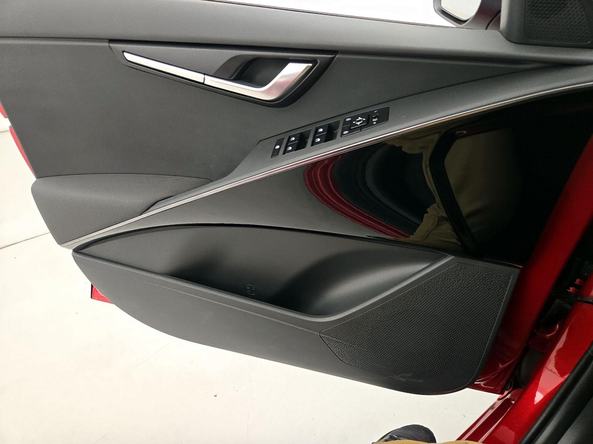 Thumbnail: 2025 Kia Niro - 12