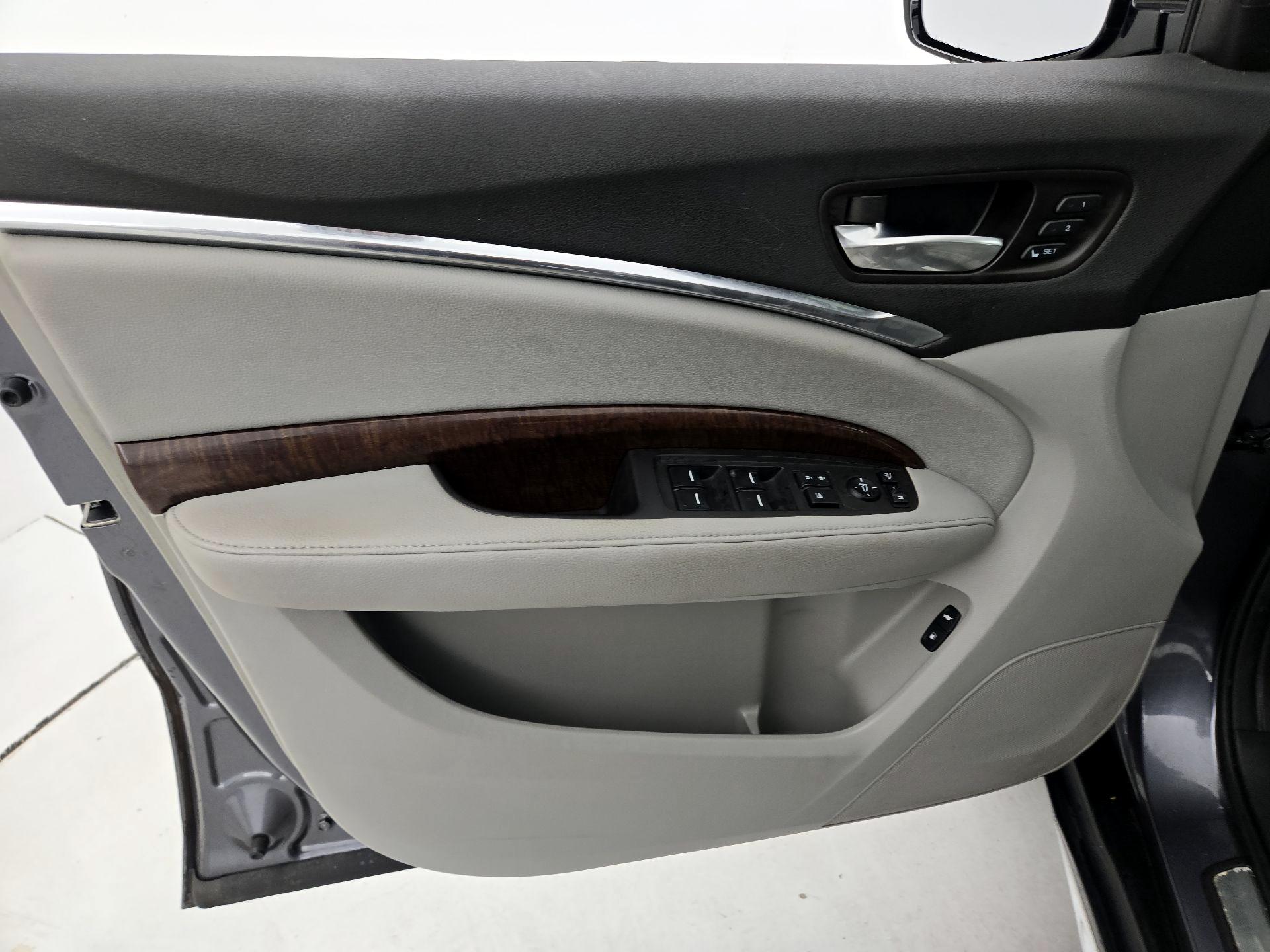 Thumbnail: 2017 Acura MDX - 12