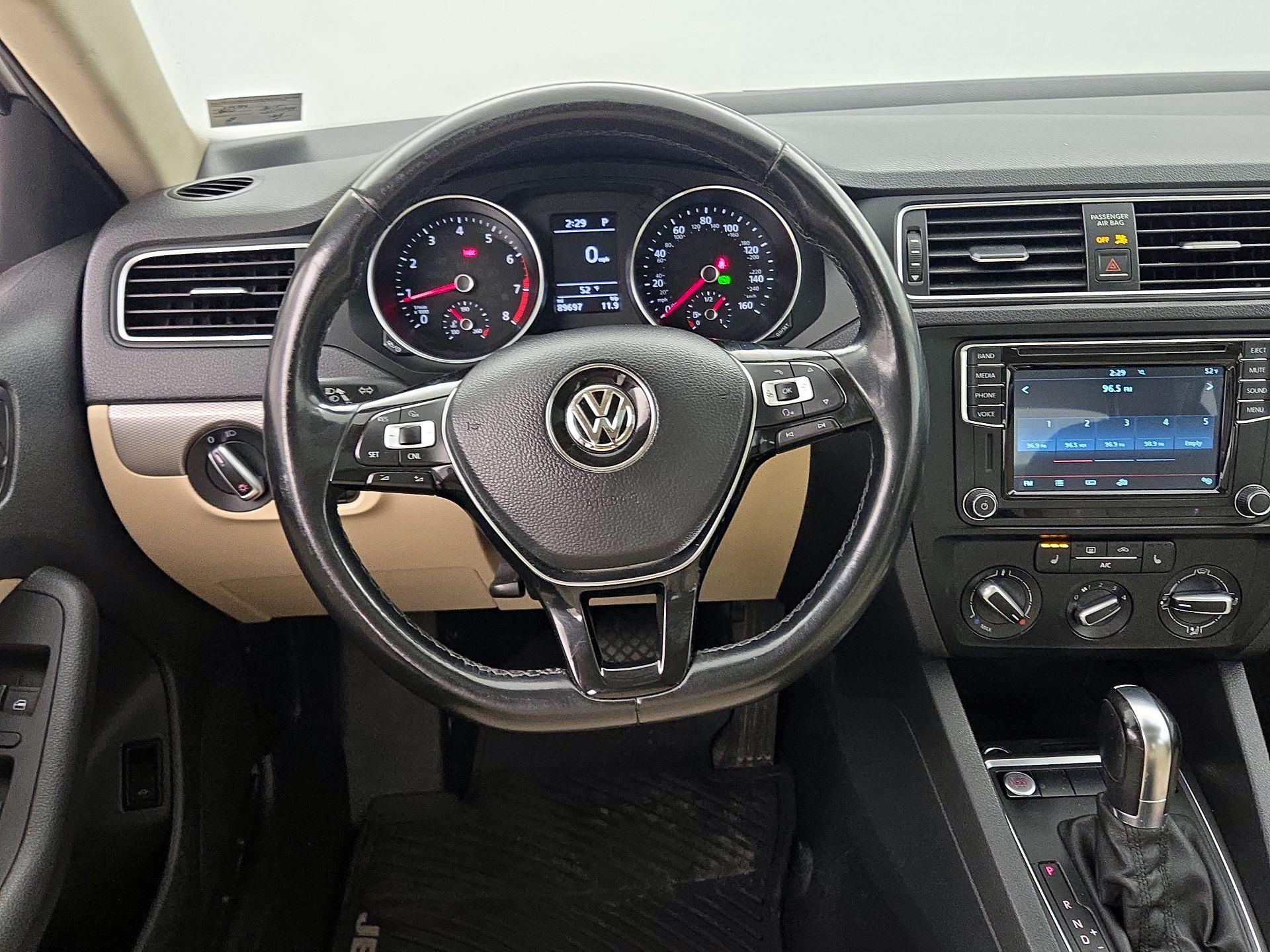 Thumbnail: 2017 Volkswagen Jetta - 10