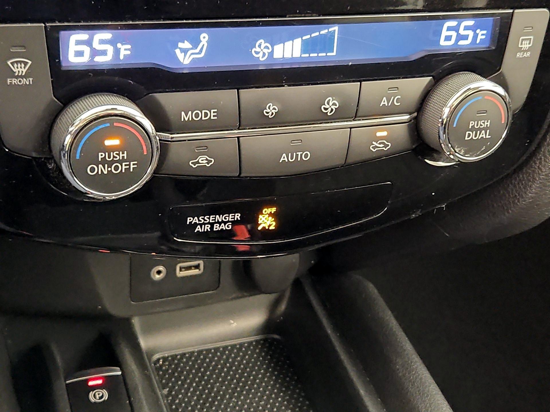 Thumbnail: 2019 Nissan Rogue - 17