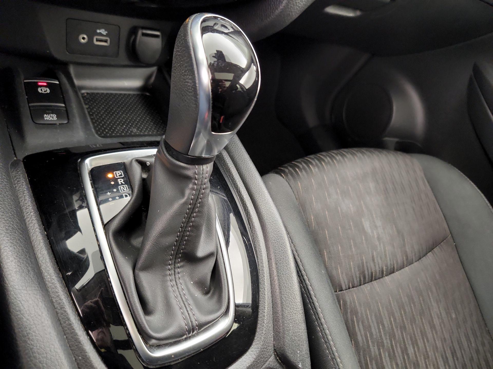 Thumbnail: 2019 Nissan Rogue - 18
