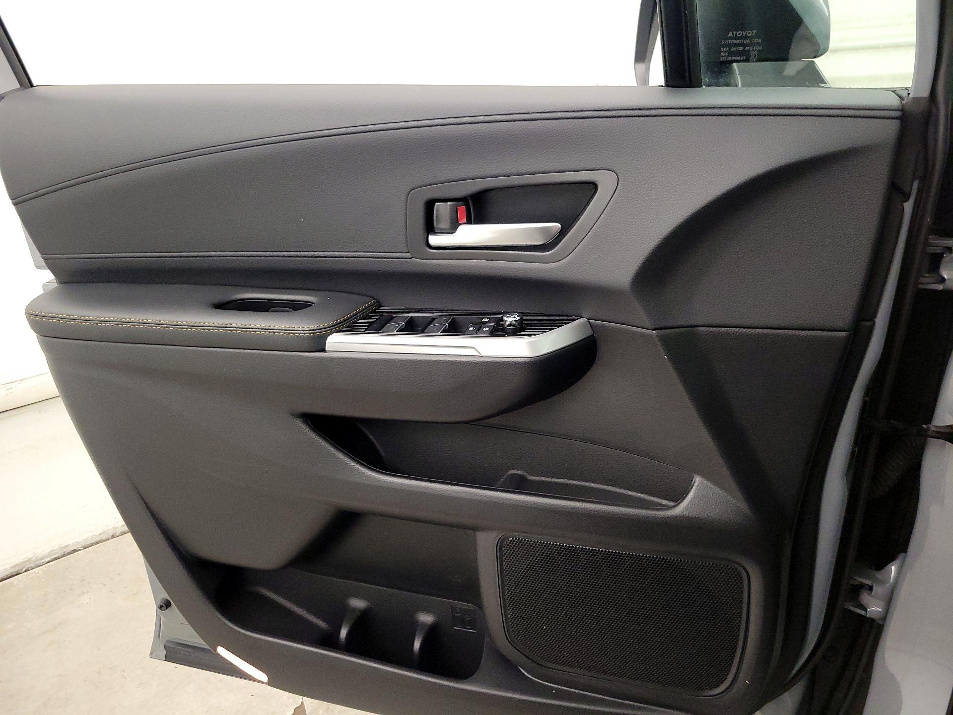 Thumbnail: 2025 Toyota Sienna - 12