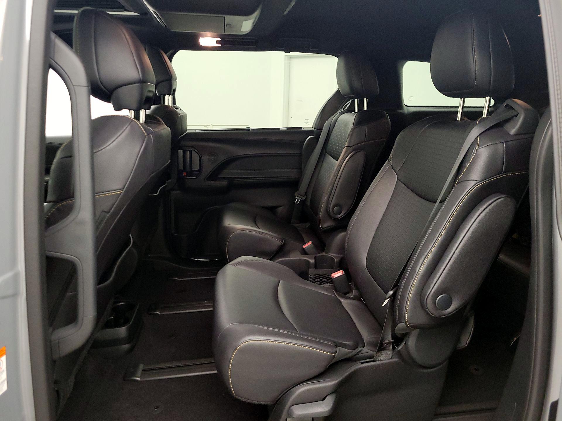 Thumbnail: 2025 Toyota Sienna - 20