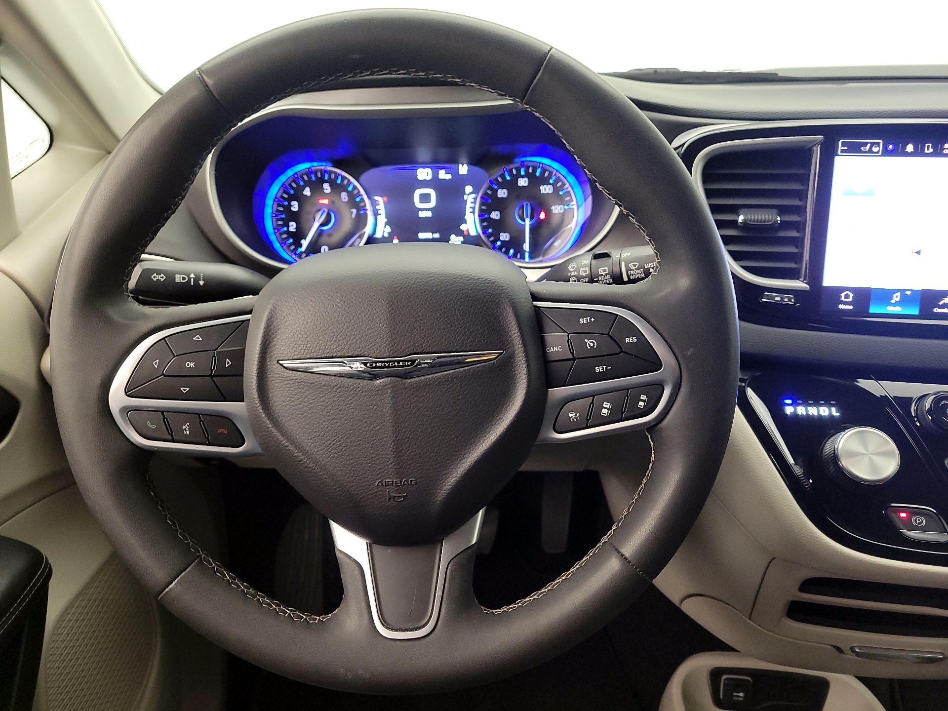 Thumbnail: 2023 Chrysler Pacifica - 10