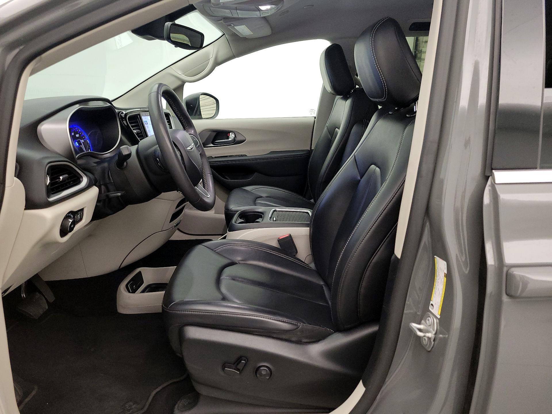 Thumbnail: 2023 Chrysler Pacifica - 11