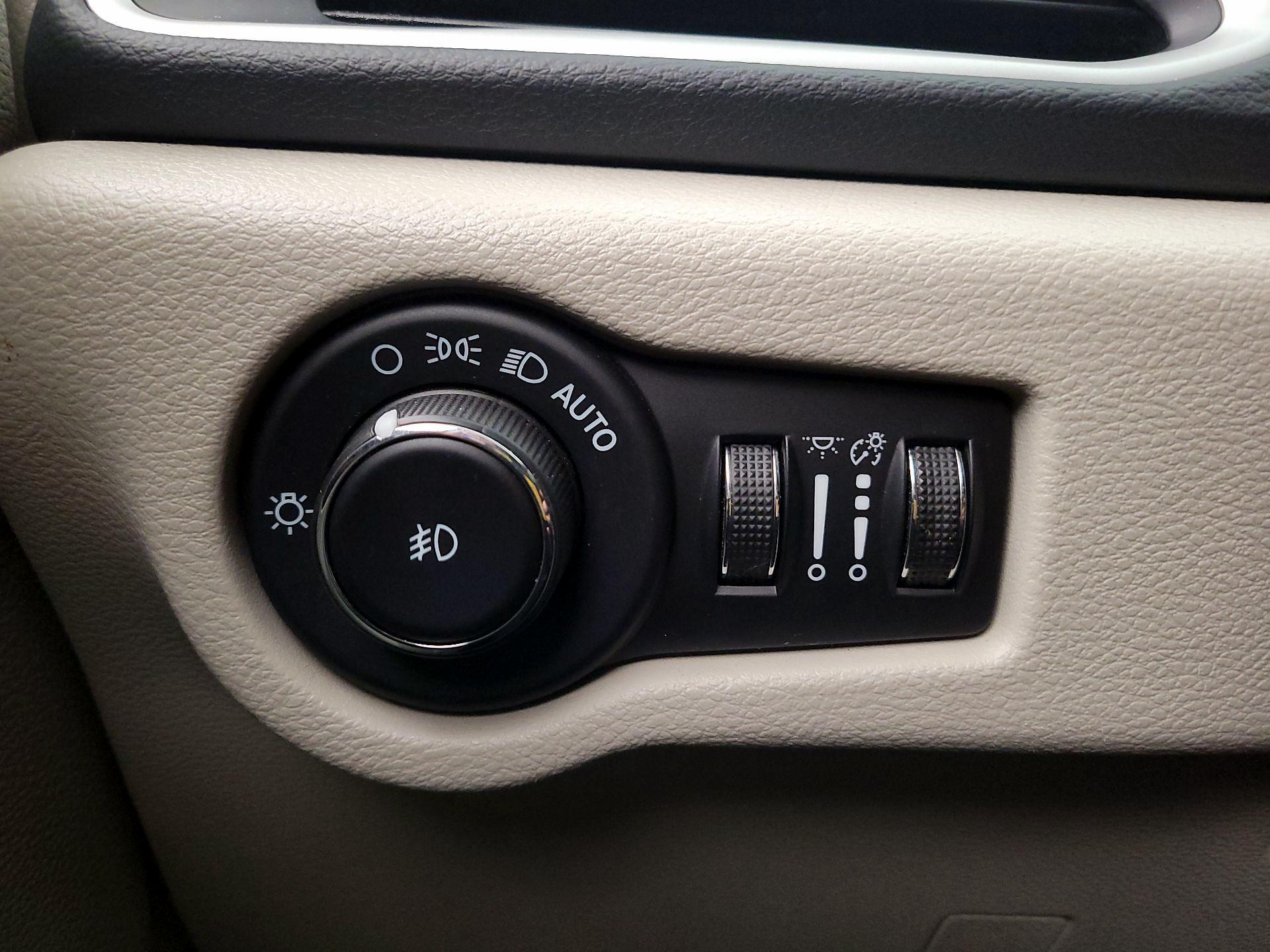 Thumbnail: 2023 Chrysler Pacifica - 13