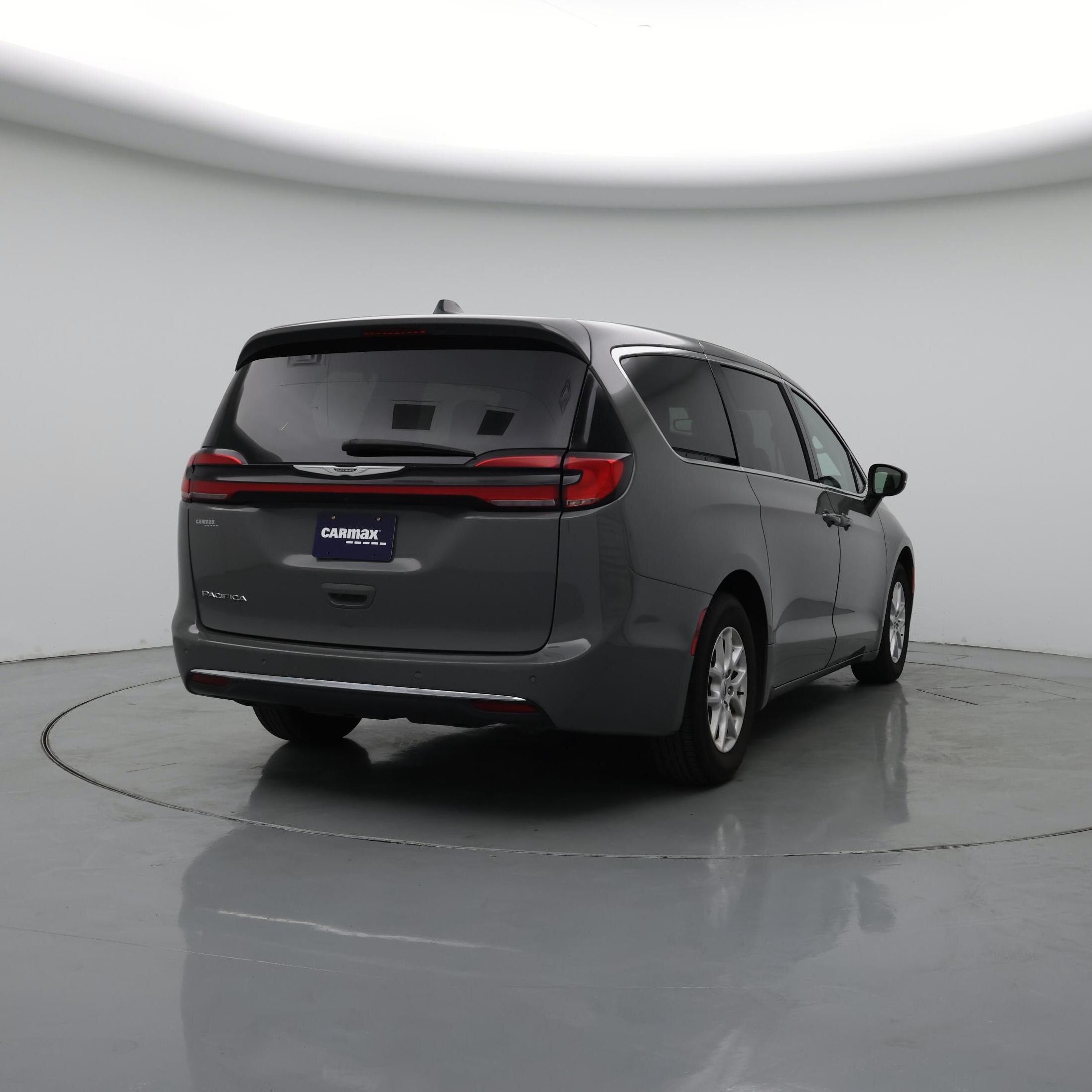 Thumbnail: 2023 Chrysler Pacifica - 8