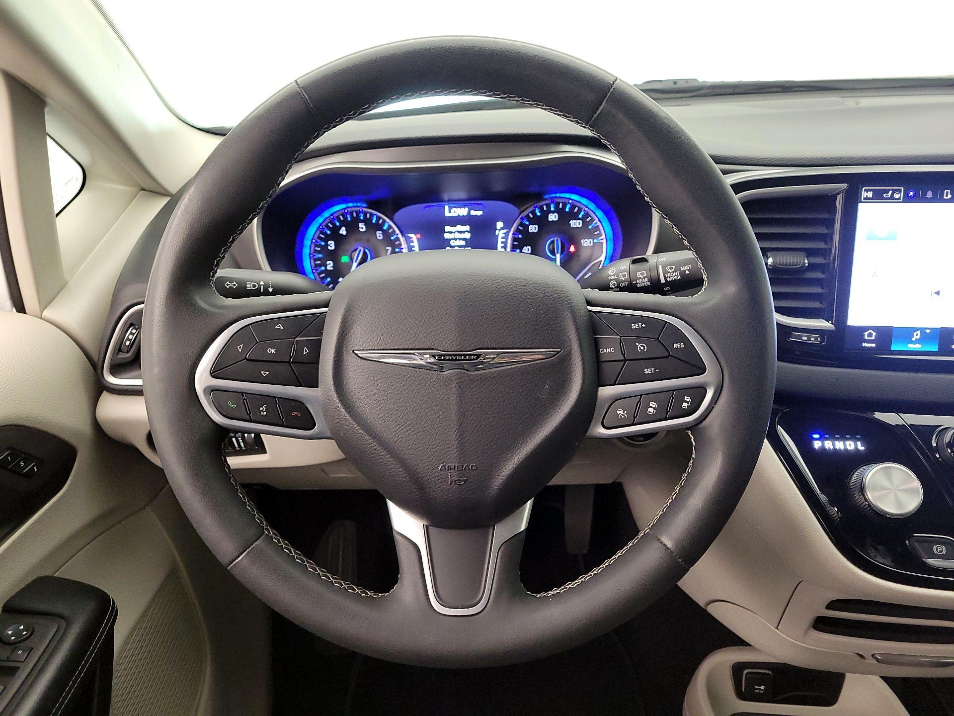 Thumbnail: 2023 Chrysler Pacifica - 10