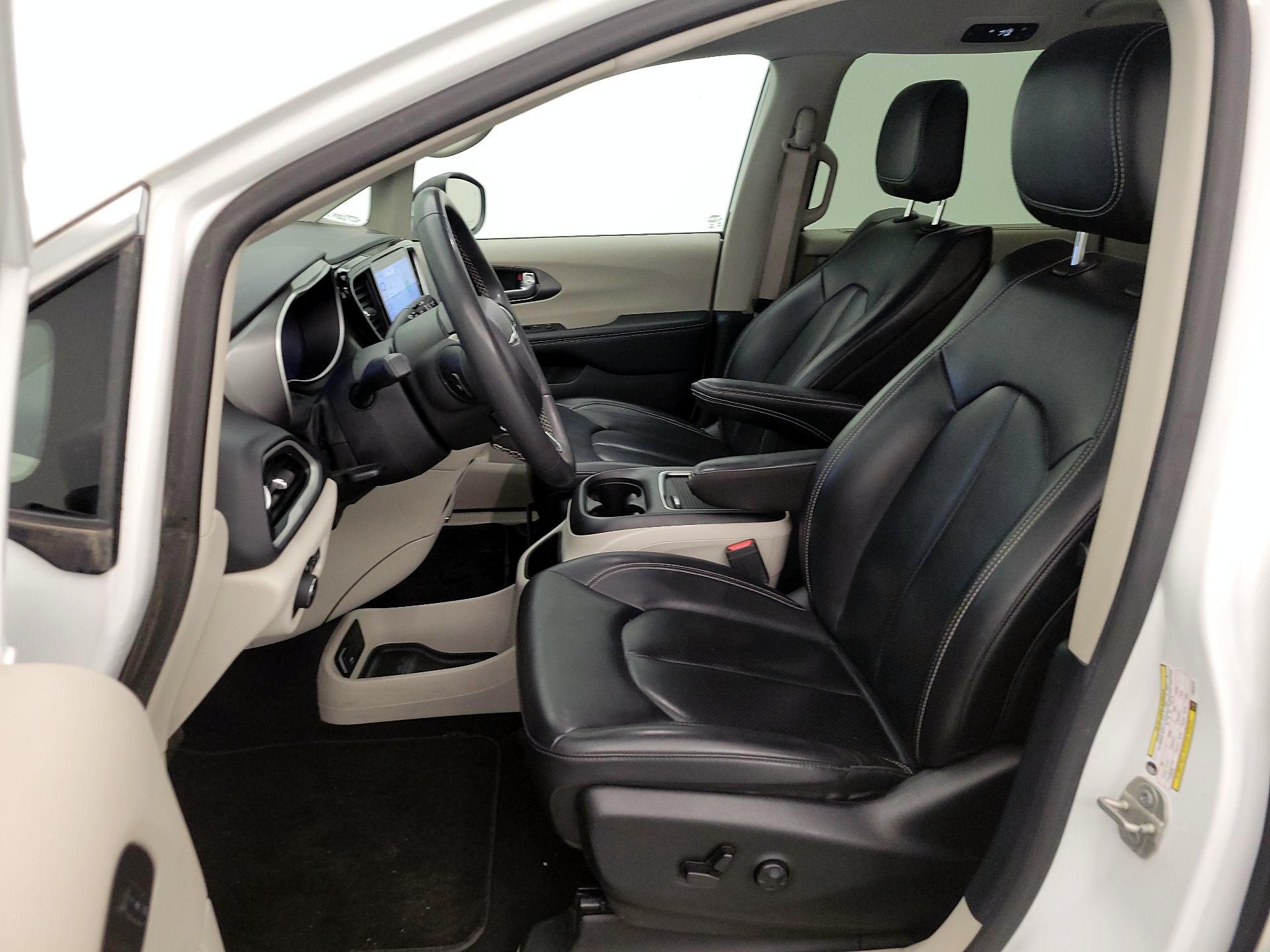 Thumbnail: 2023 Chrysler Pacifica - 11