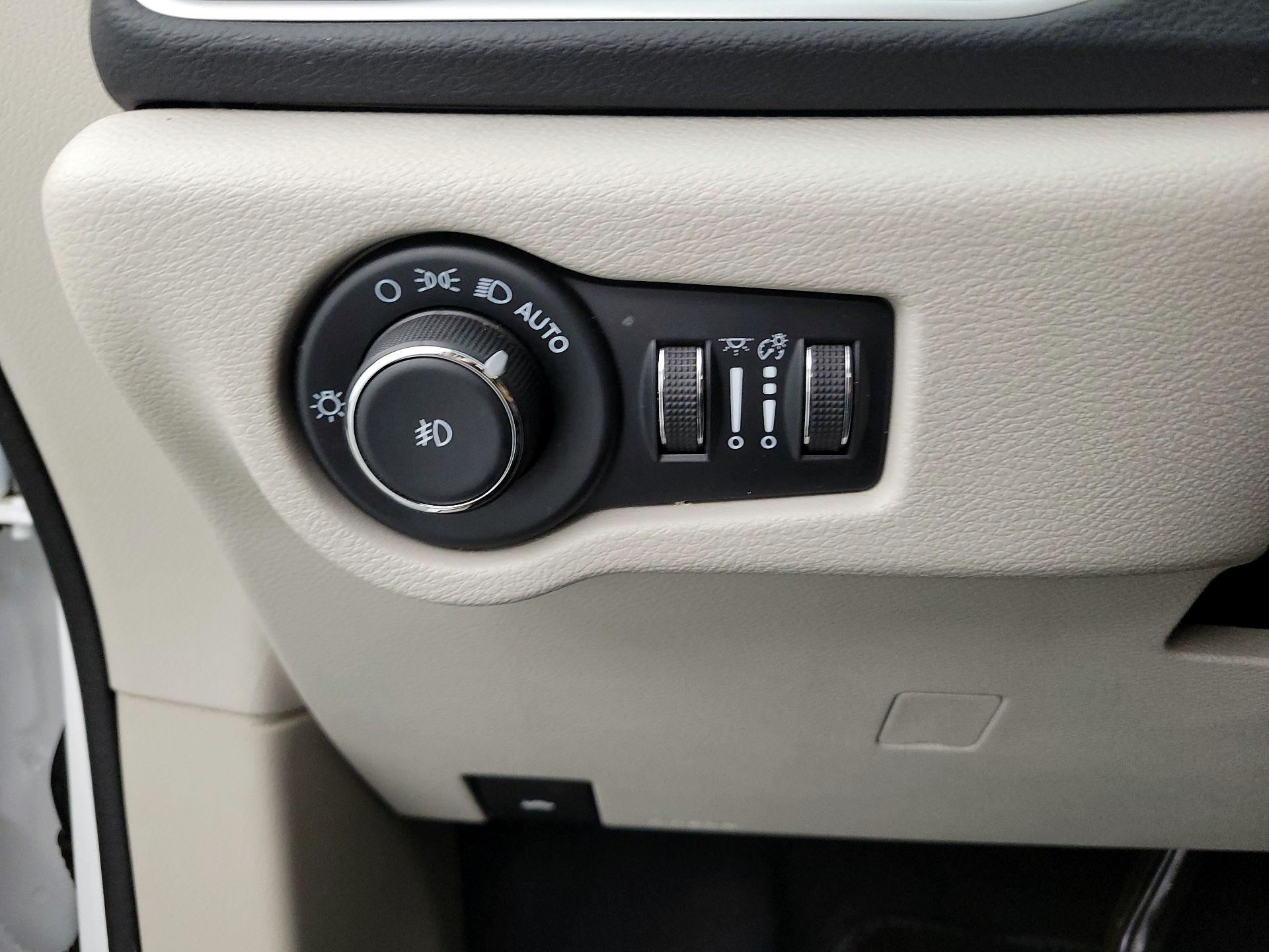 Thumbnail: 2023 Chrysler Pacifica - 13