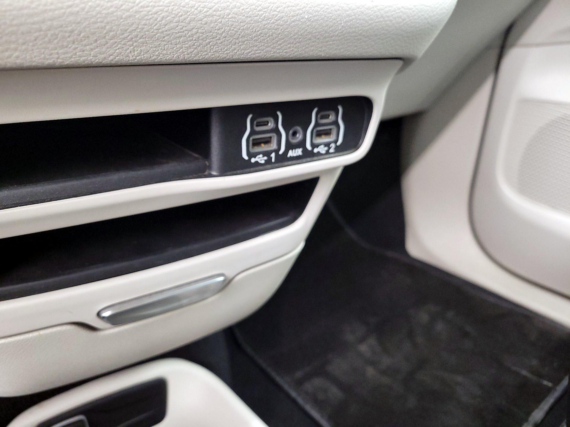 Thumbnail: 2023 Chrysler Pacifica - 18