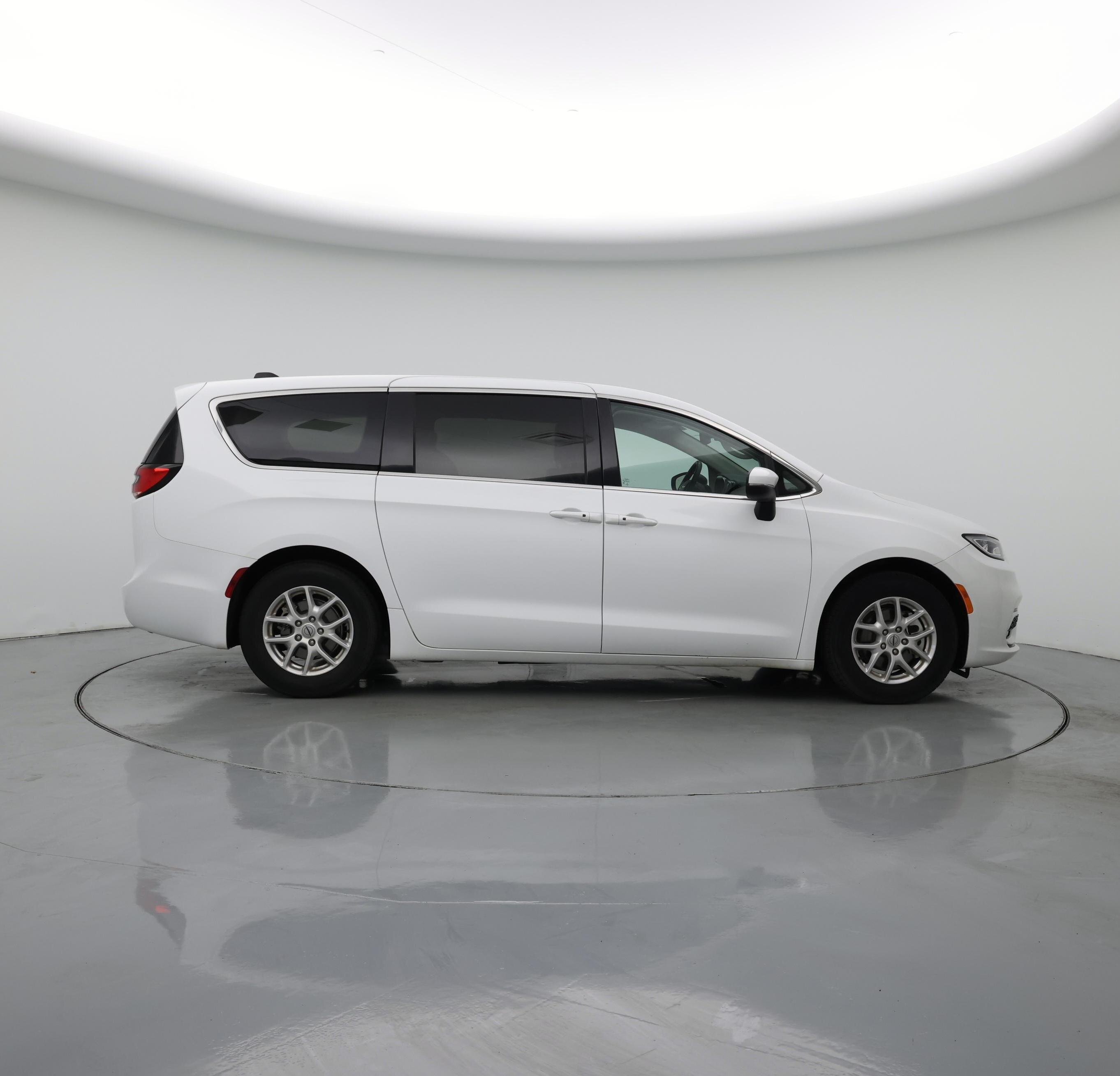 Thumbnail: 2023 Chrysler Pacifica - 7