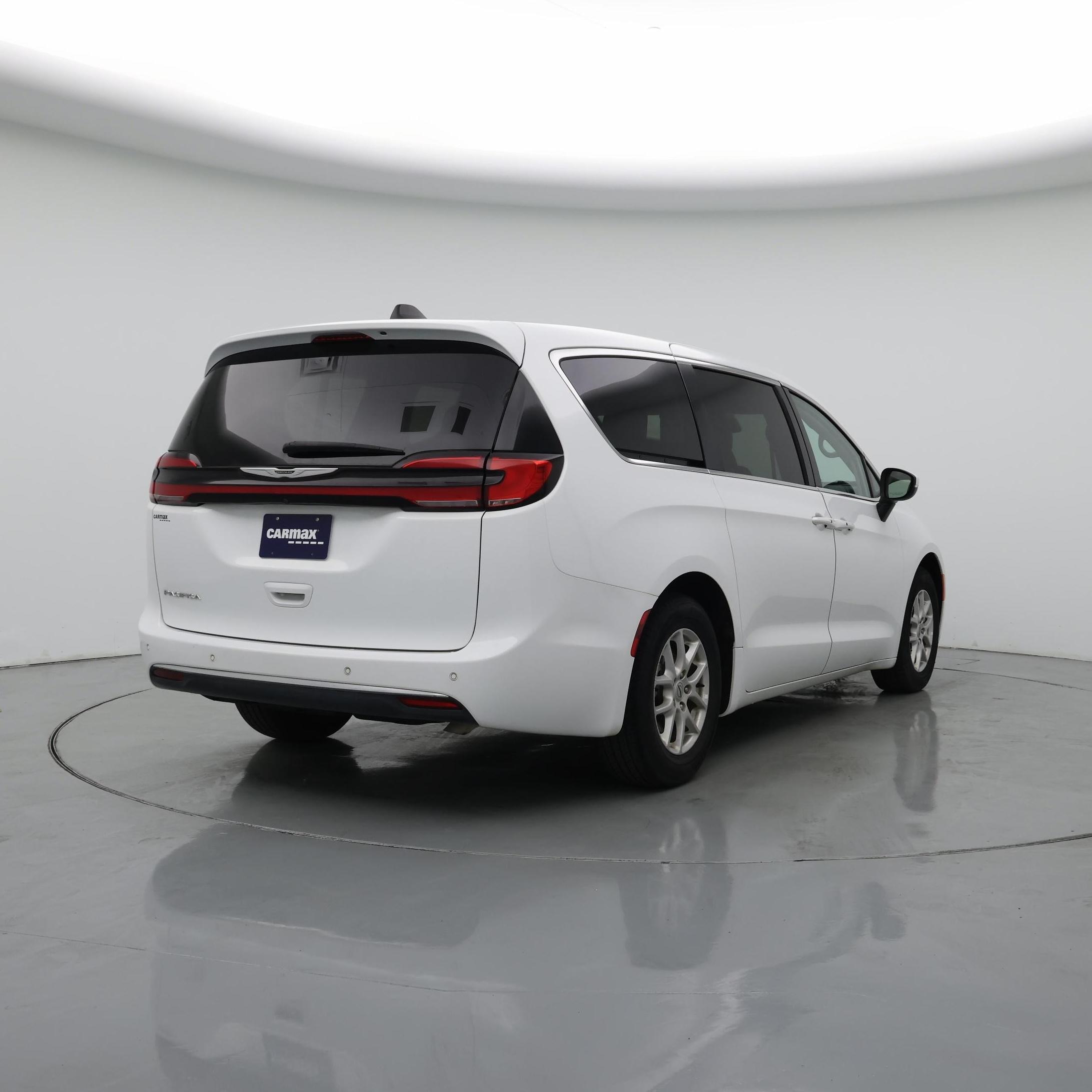 Thumbnail: 2023 Chrysler Pacifica - 8