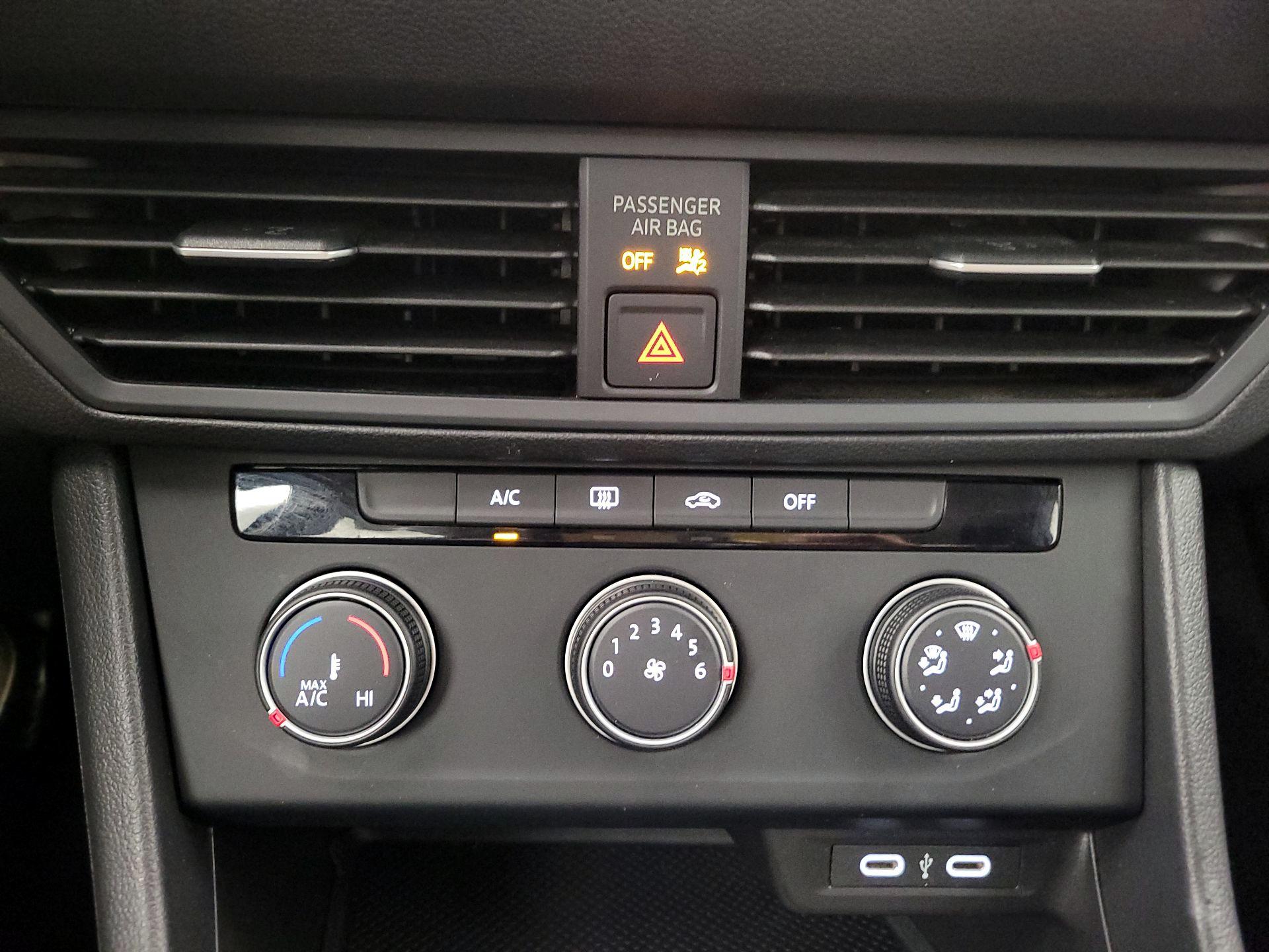 Thumbnail: 2024 Volkswagen Jetta - 16