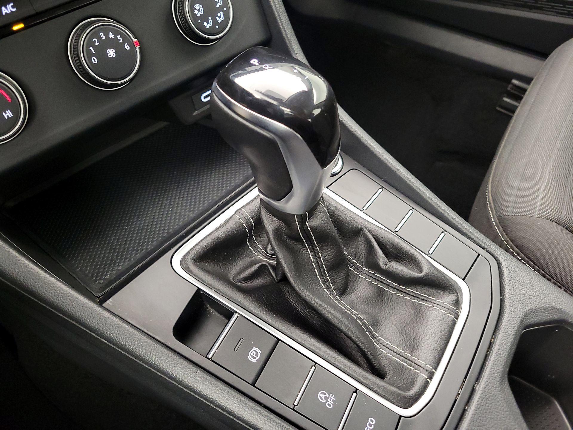 Thumbnail: 2024 Volkswagen Jetta - 17