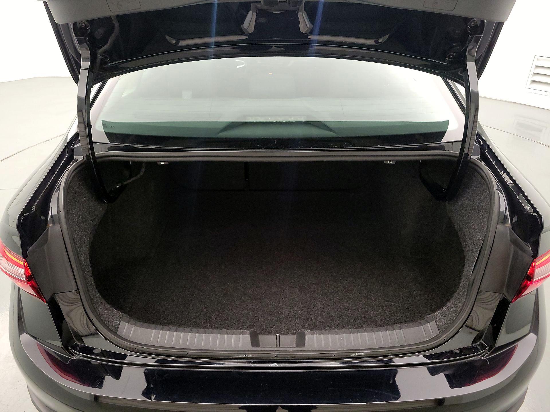 Thumbnail: 2024 Volkswagen Jetta - 20