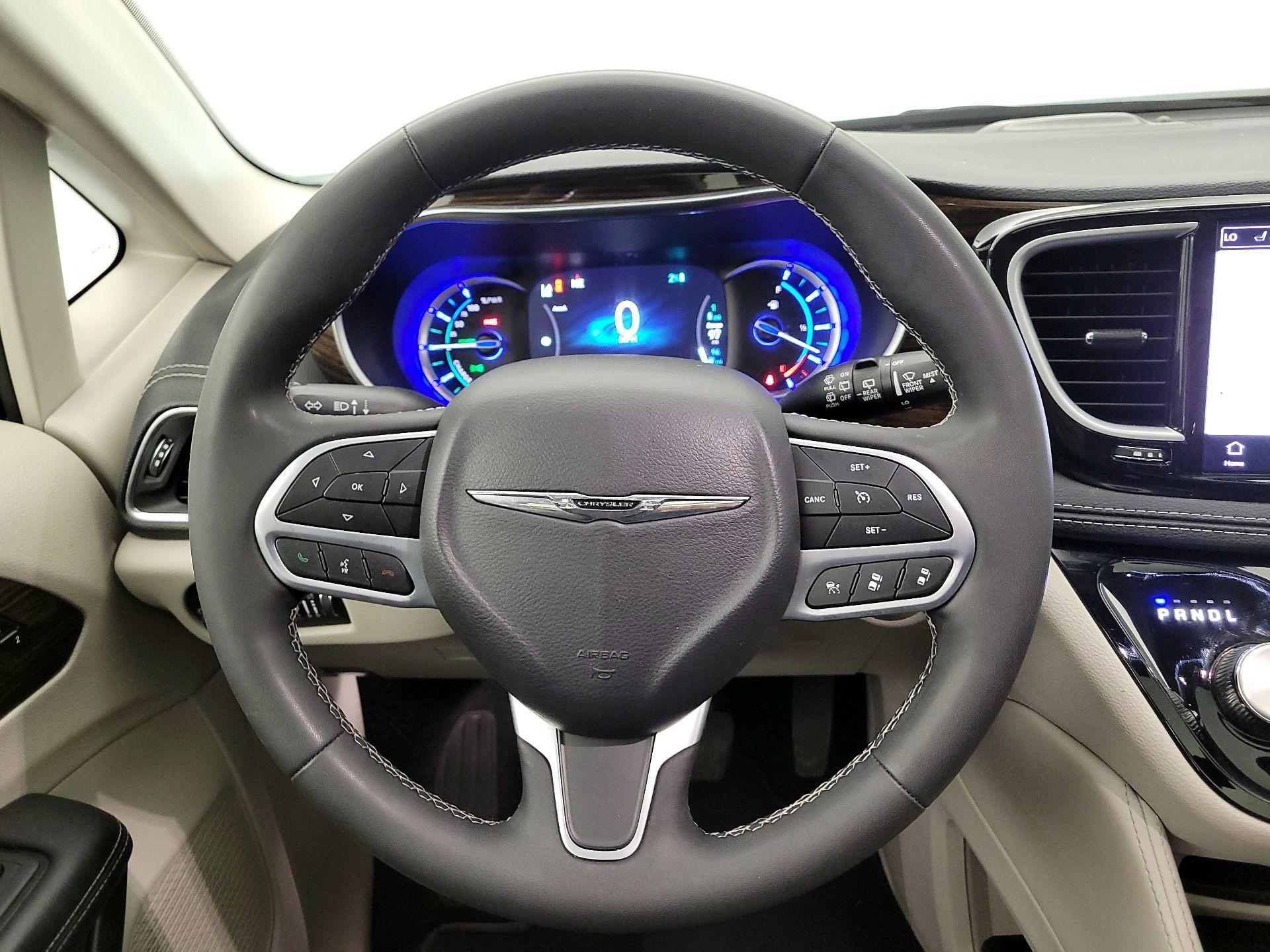 Thumbnail: 2023 Chrysler Pacifica - 10