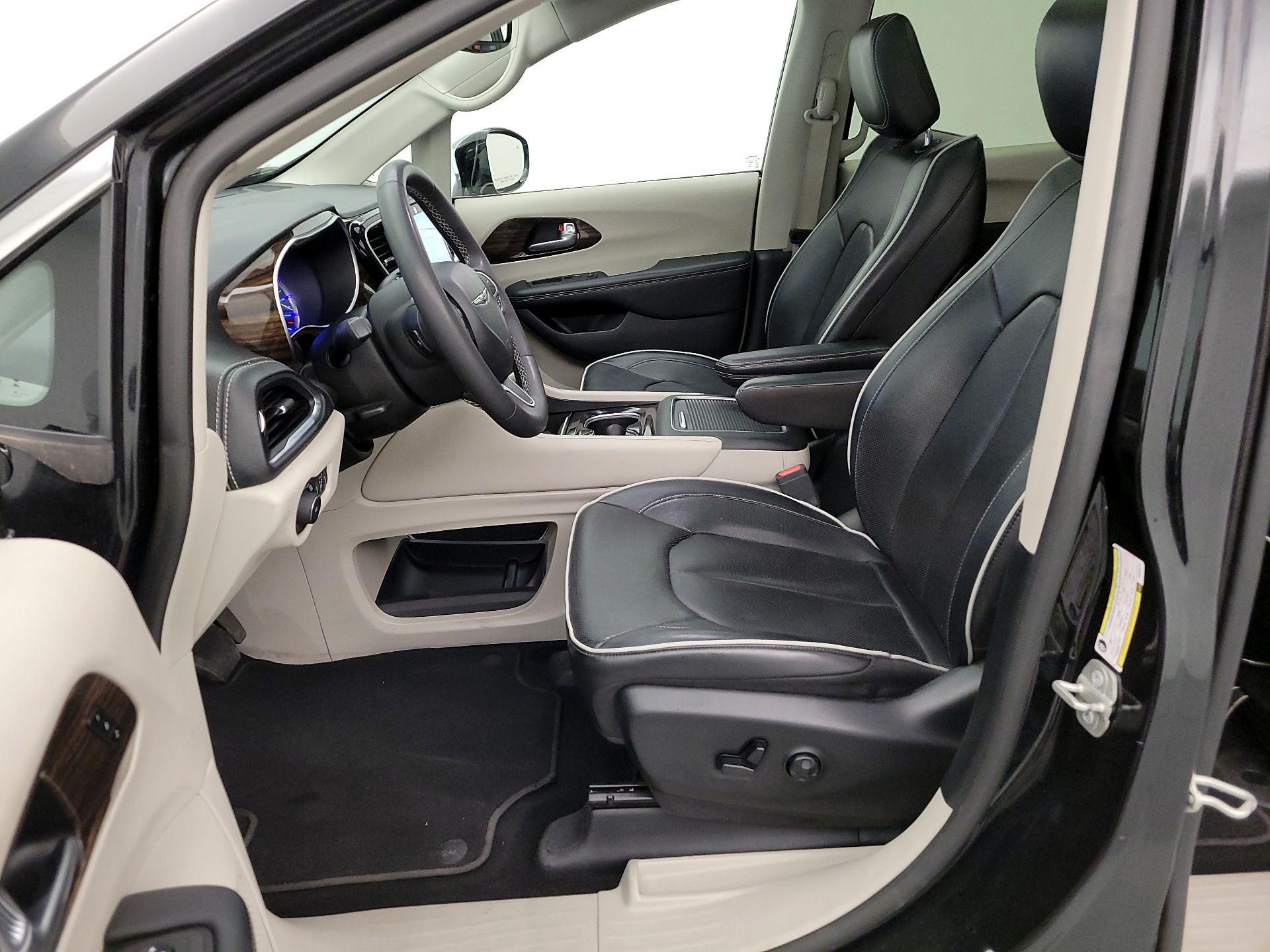 Thumbnail: 2023 Chrysler Pacifica - 11