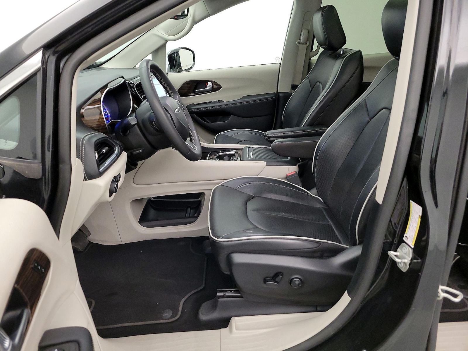 2023 Chrysler Pacifica Hybrid Limited - Photo 12