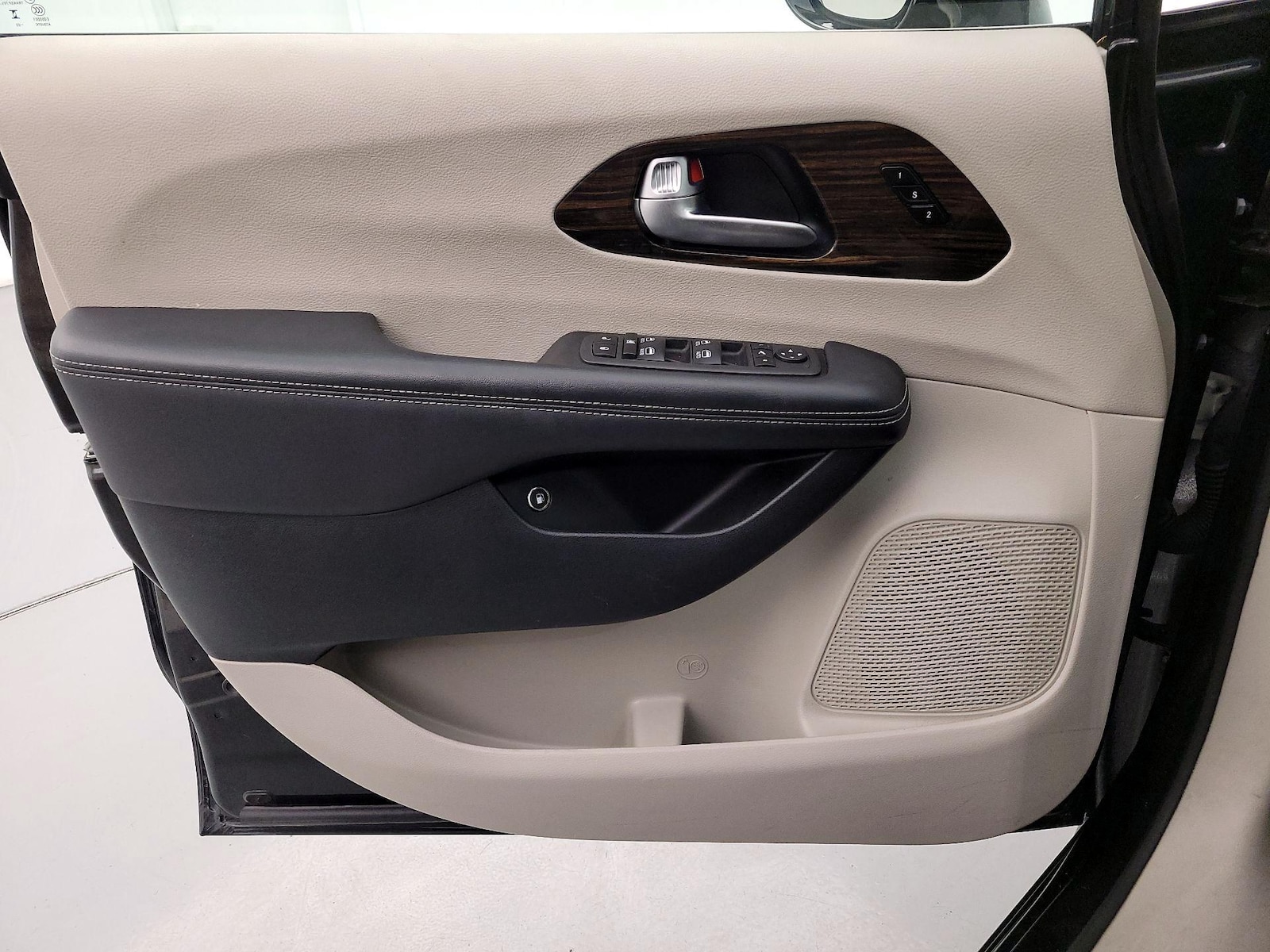 2023 Chrysler Pacifica Hybrid Limited - Photo 13