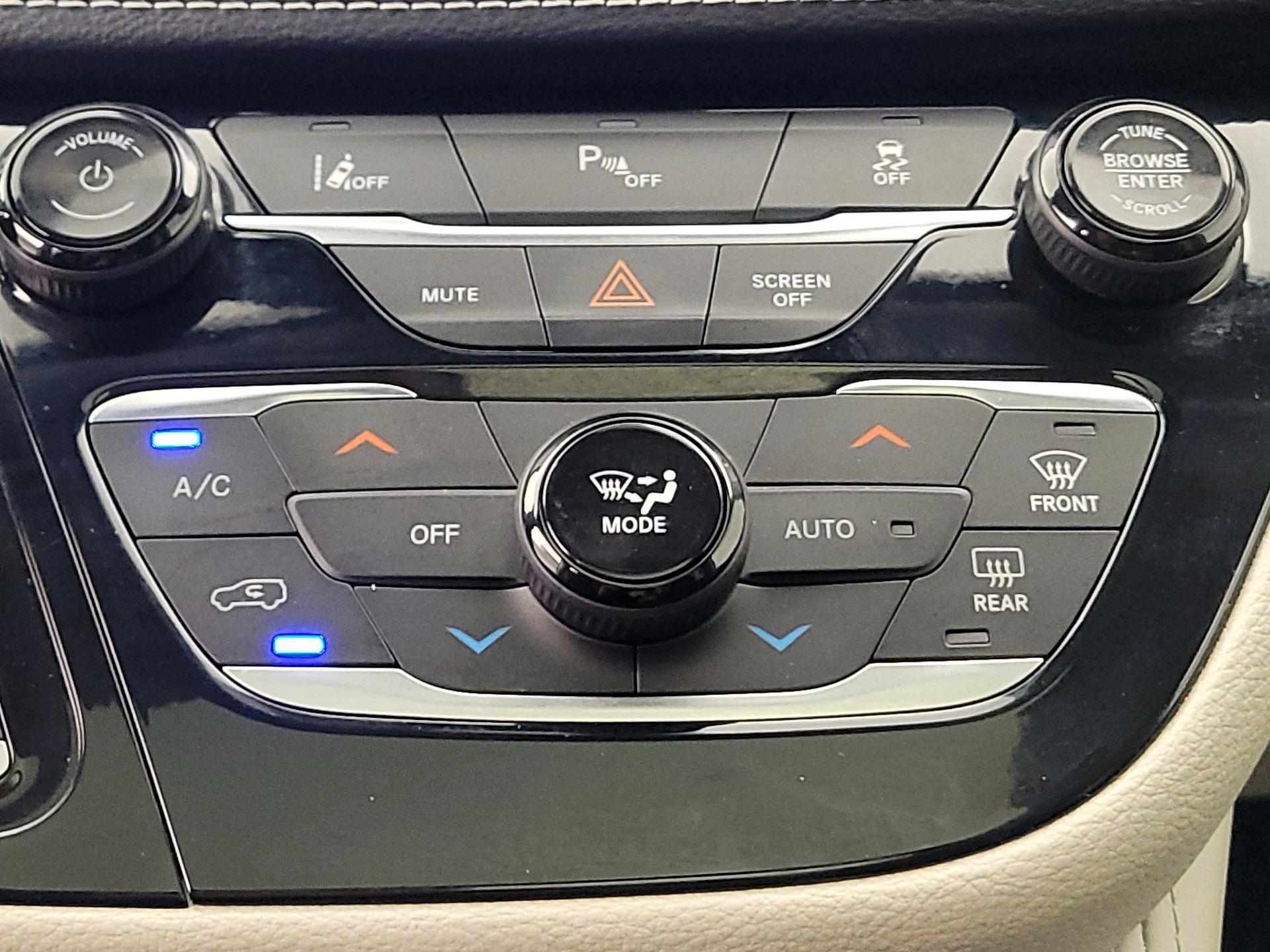 Thumbnail: 2023 Chrysler Pacifica - 17