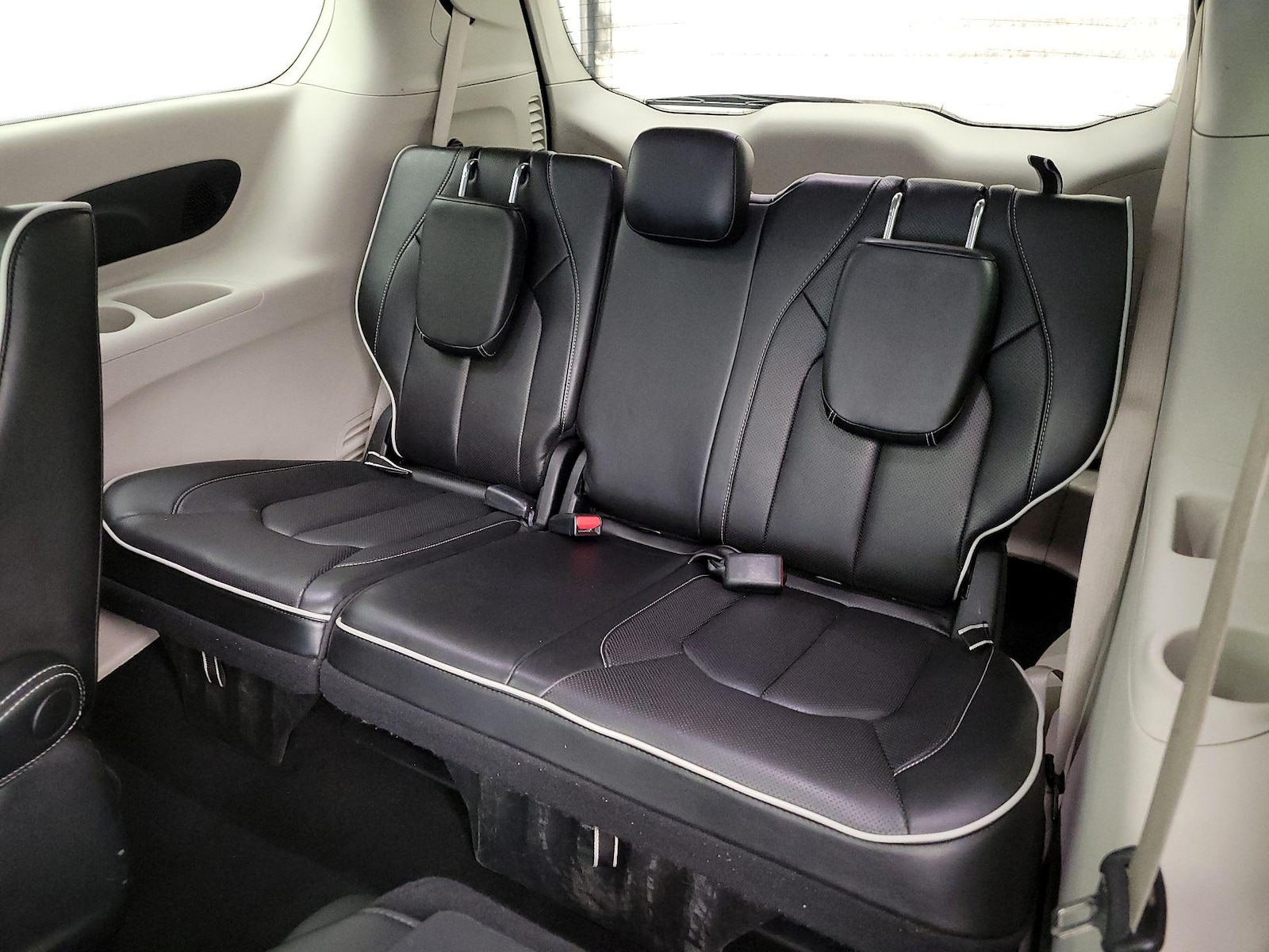 2023 Chrysler Pacifica Hybrid Limited - Photo 23