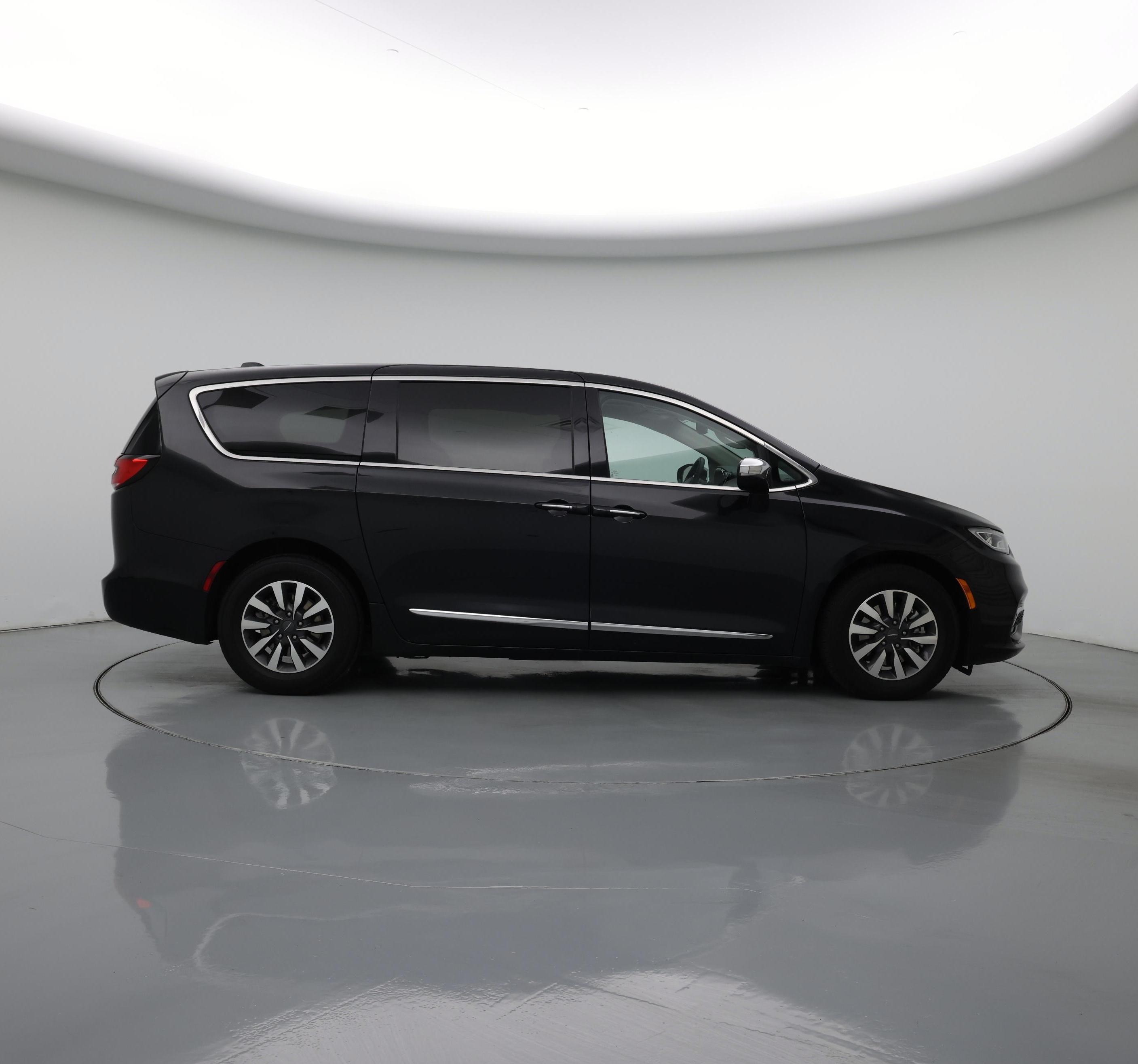 Thumbnail: 2023 Chrysler Pacifica - 7