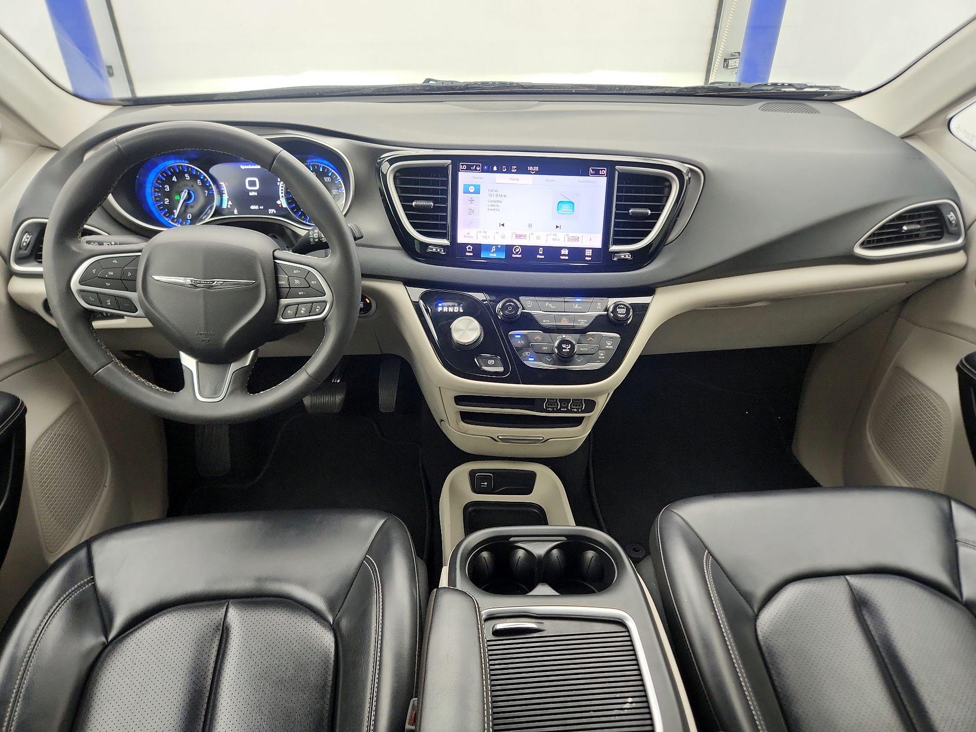 Thumbnail: 2023 Chrysler Pacifica - 9