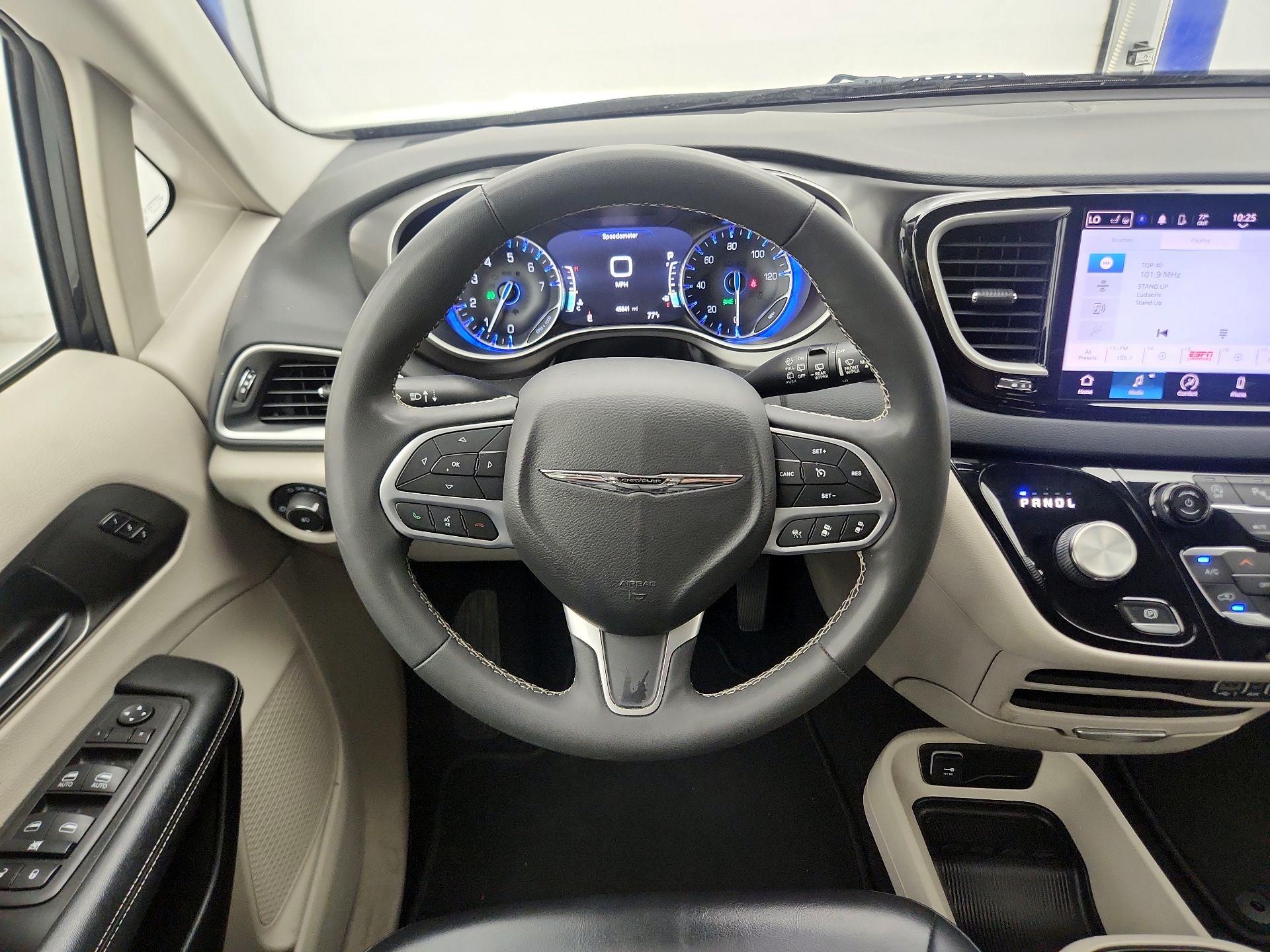 Thumbnail: 2023 Chrysler Pacifica - 10